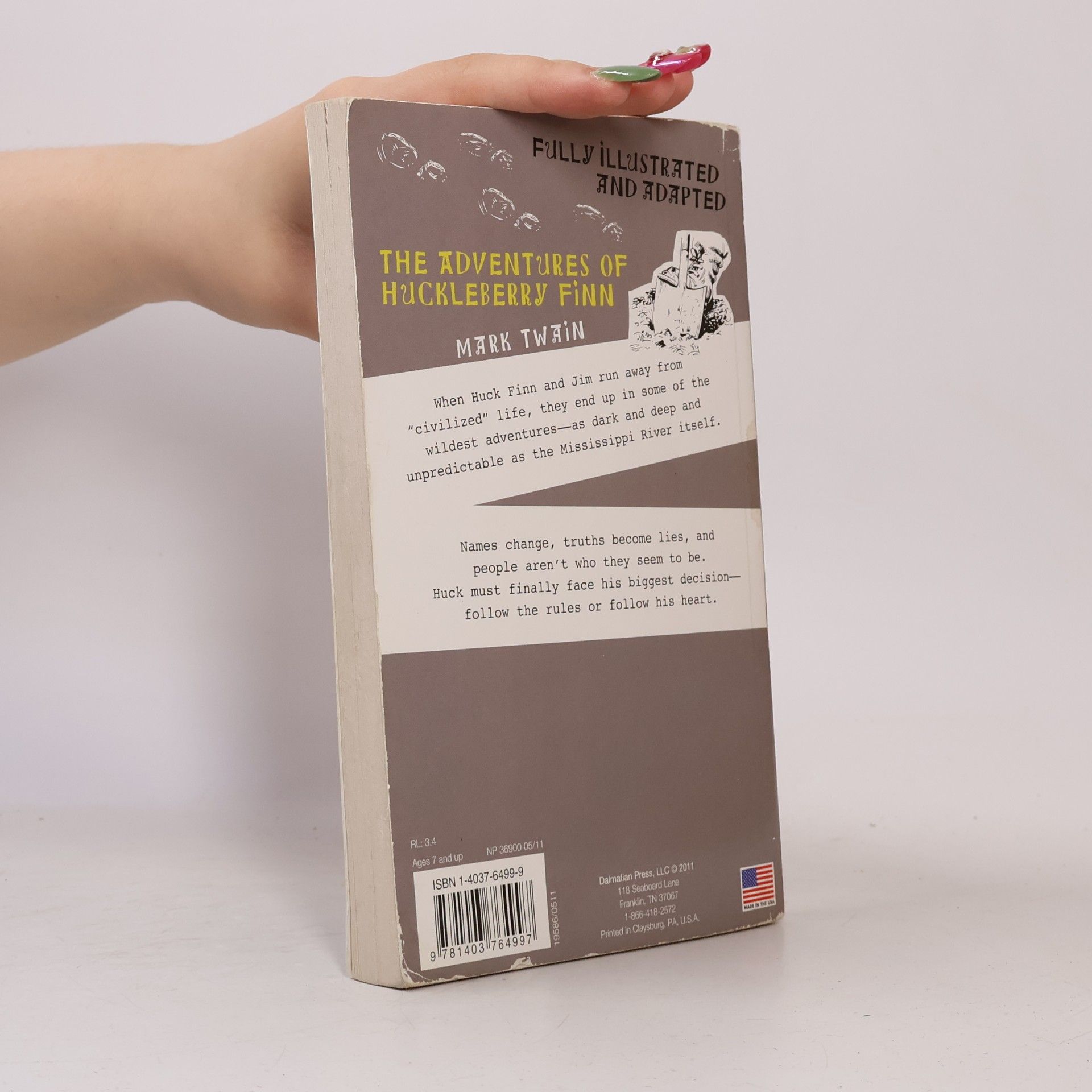 Mark Twain The Adventures of Huckleberry Finn - Fully Illustrated and Adapted