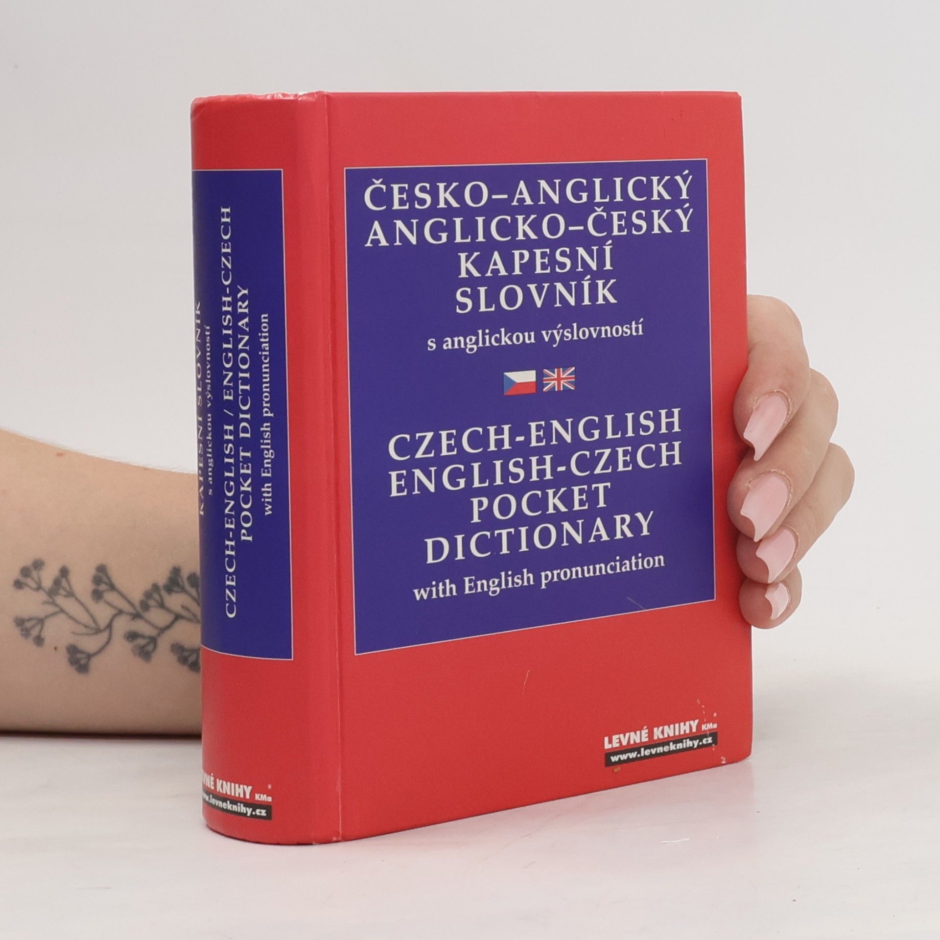 Věra Hegerová Česko-anglický, anglicko-český kapesní slovník s anglickou výslovností