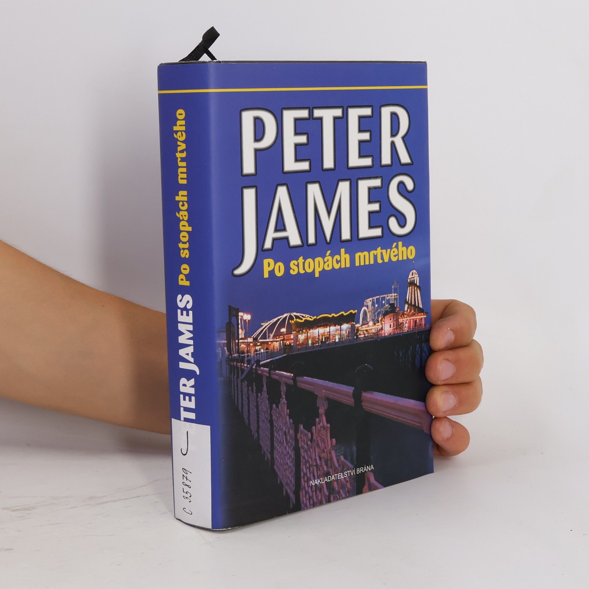 Peter James Po stopách mrtvého