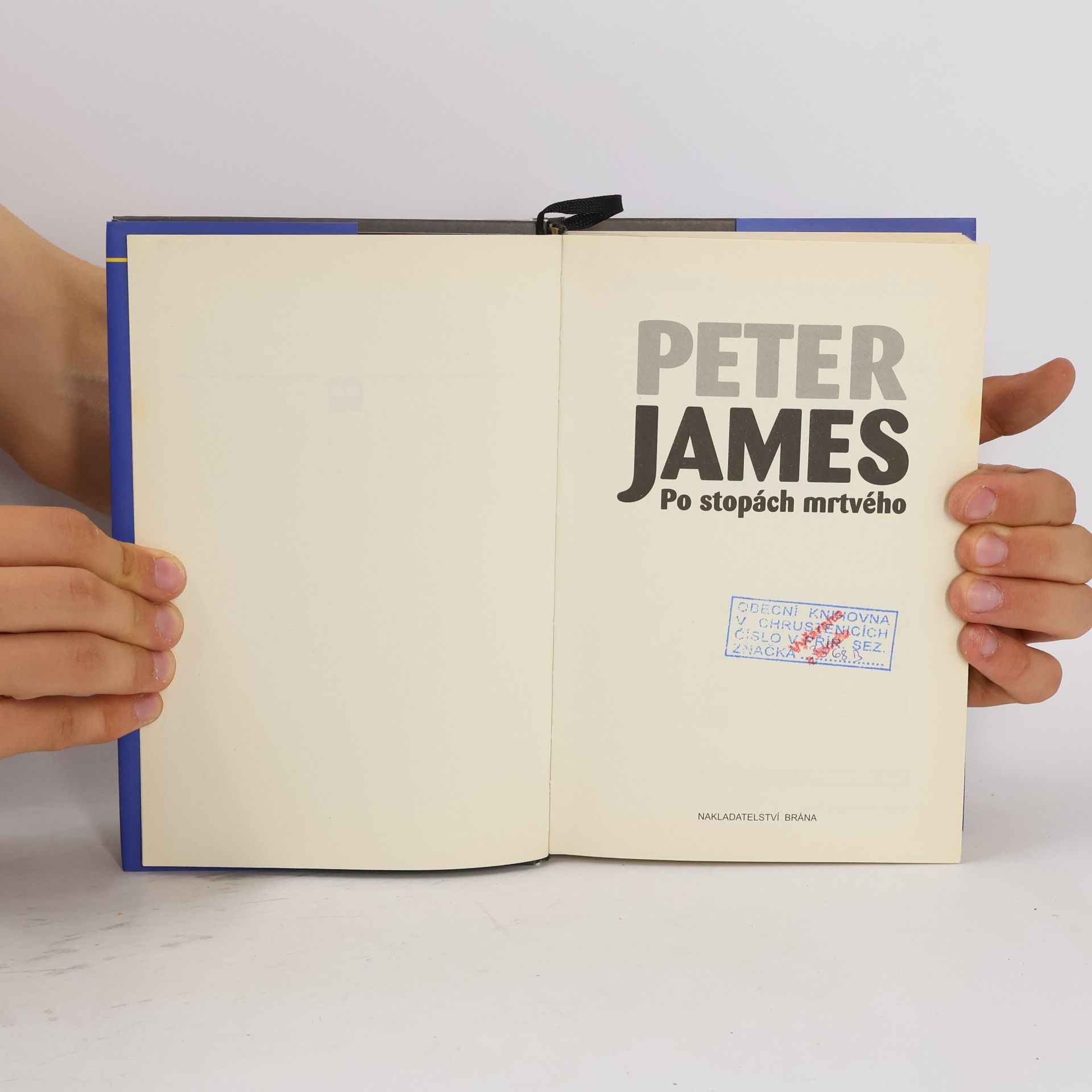 Peter James Po stopách mrtvého
