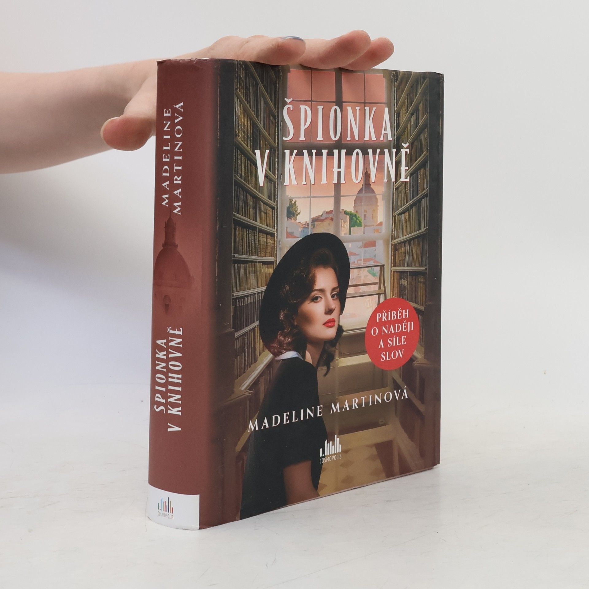 Madeline Martin Špionka v knihovně