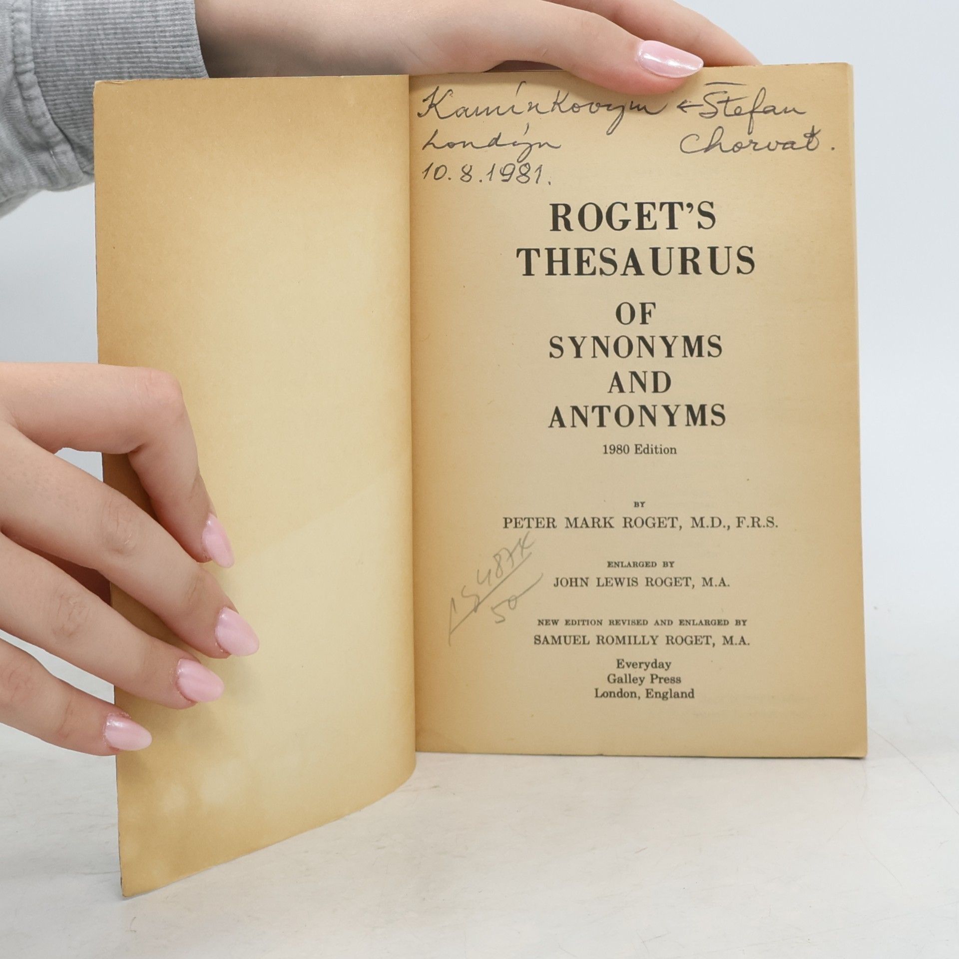 Various authors The university Roget's thesaurus of synonyms and antonyms