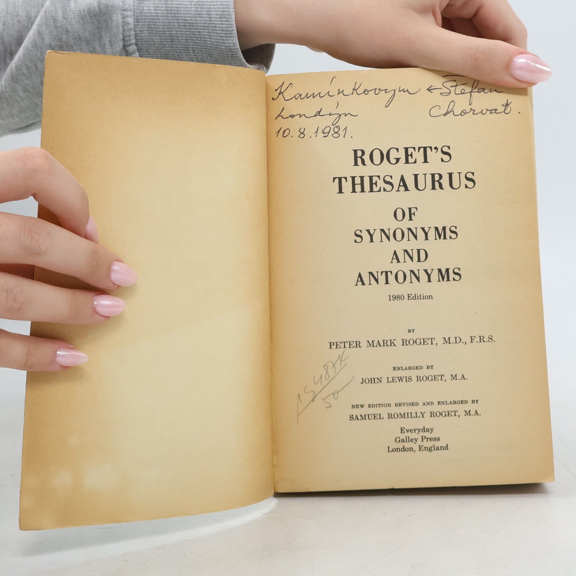 Various authors The university Roget's thesaurus of synonyms and antonyms
