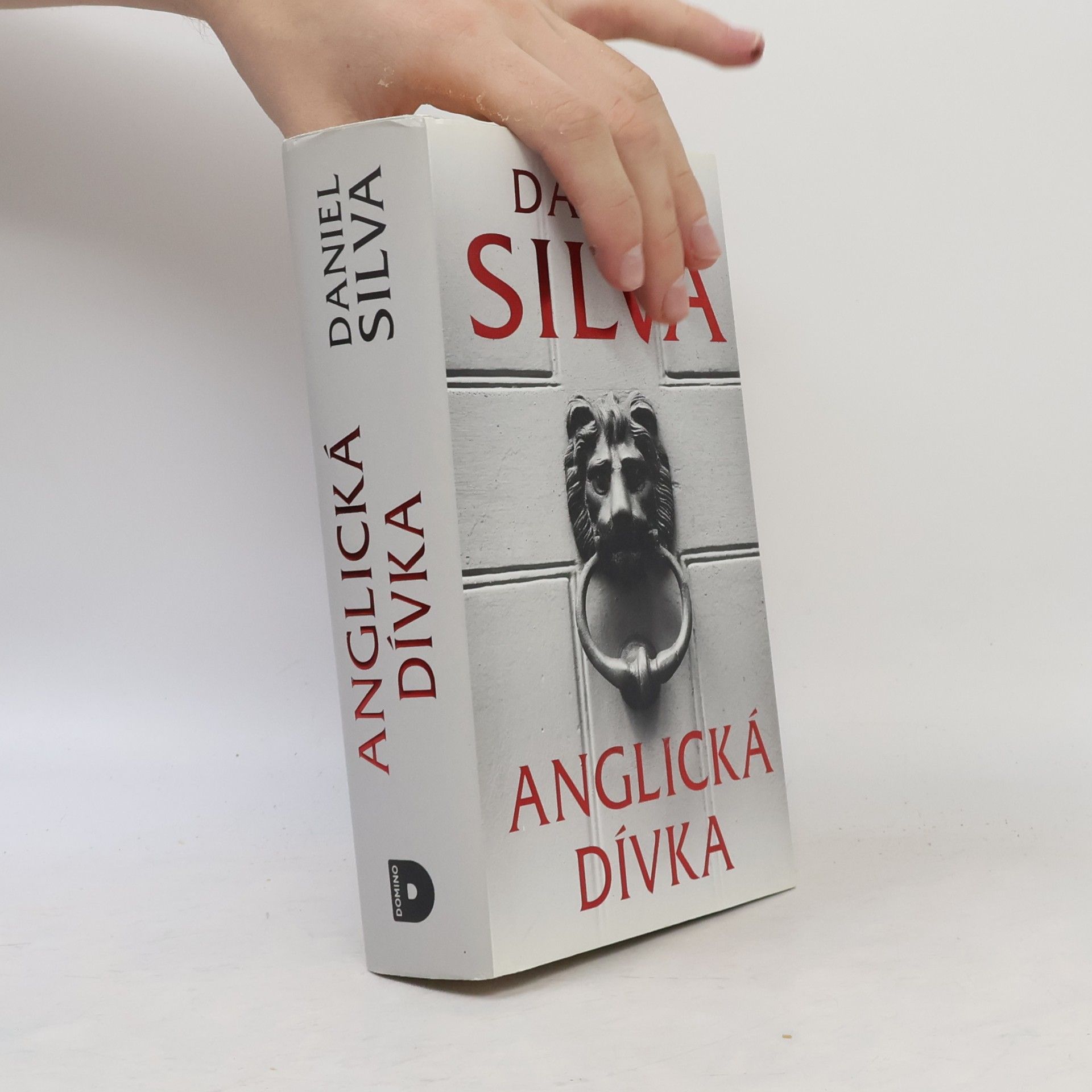 Daniel Silva Anglická dívka