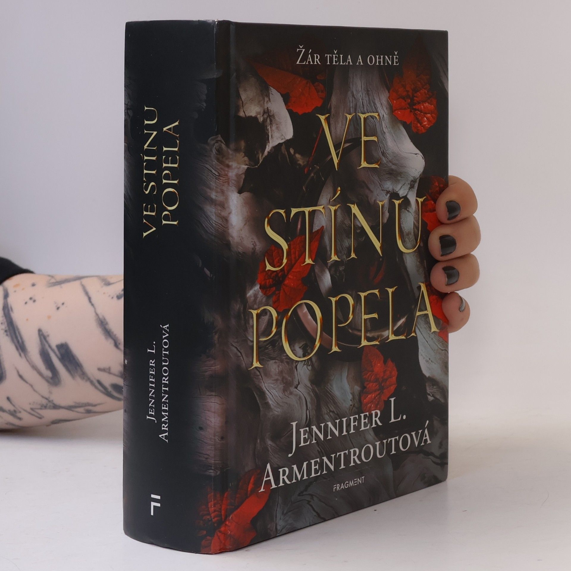 Jennifer L. Armentrout Ve stínu popela