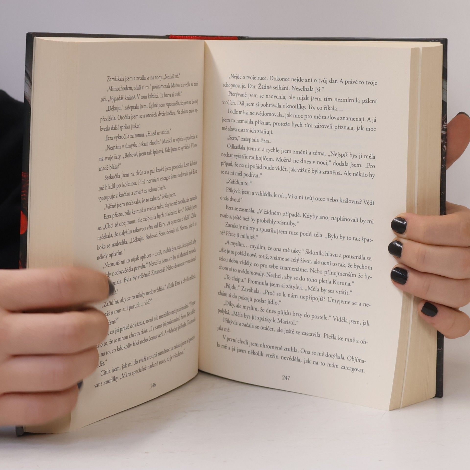Jennifer Armentrout Ve stínu popela