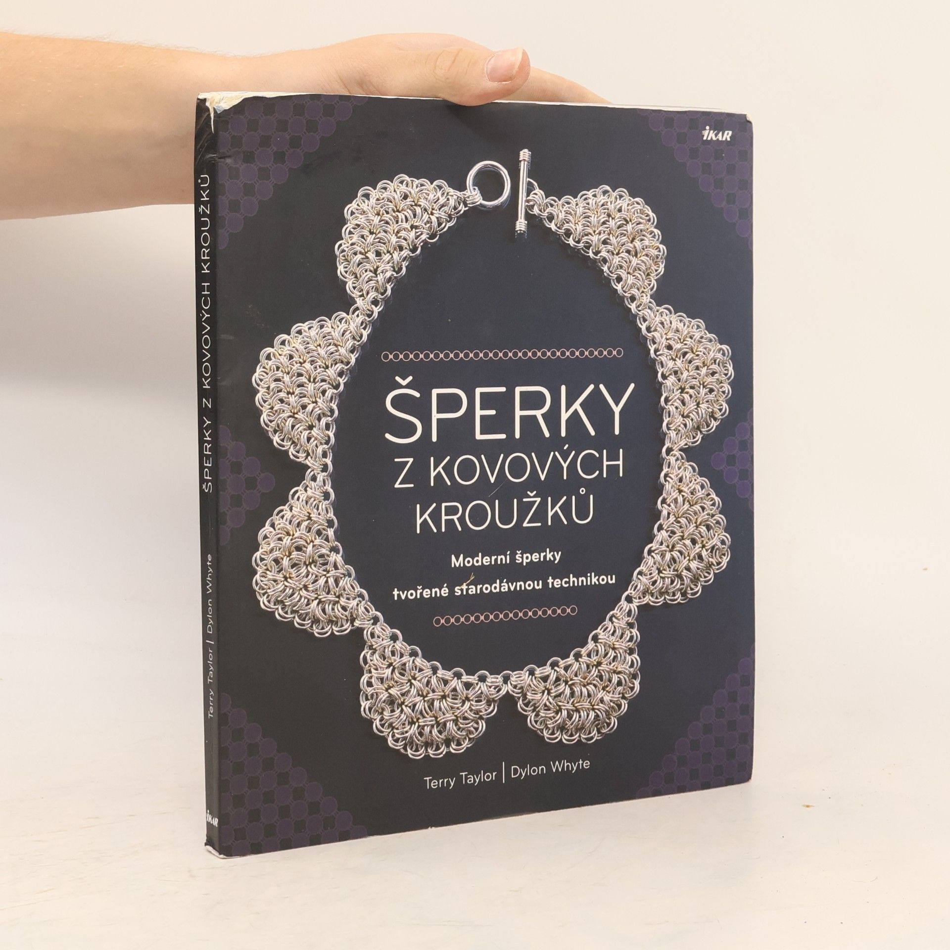 Terry Taylor Šperky z kovových kroužků