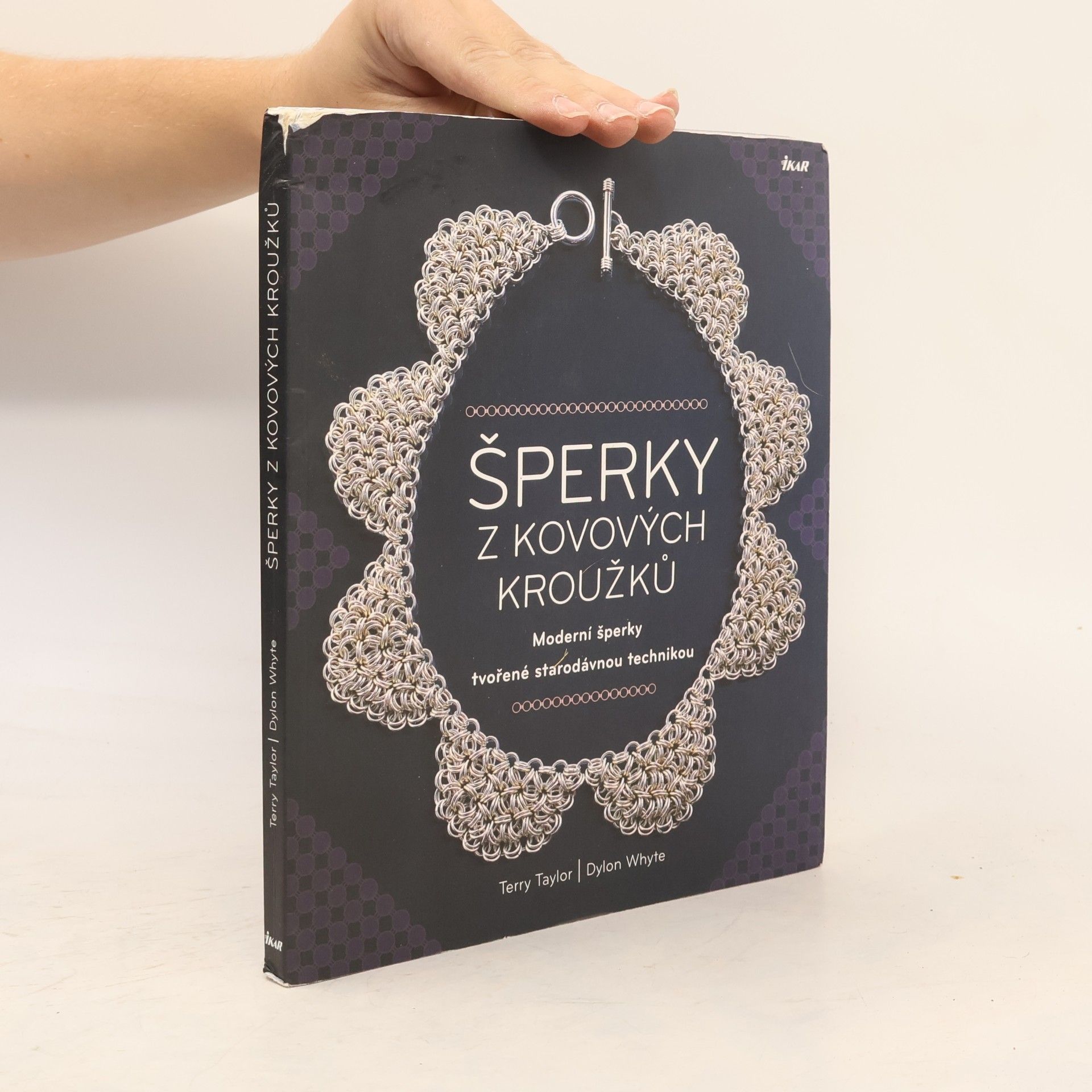 Terry Taylor Šperky z kovových kroužků