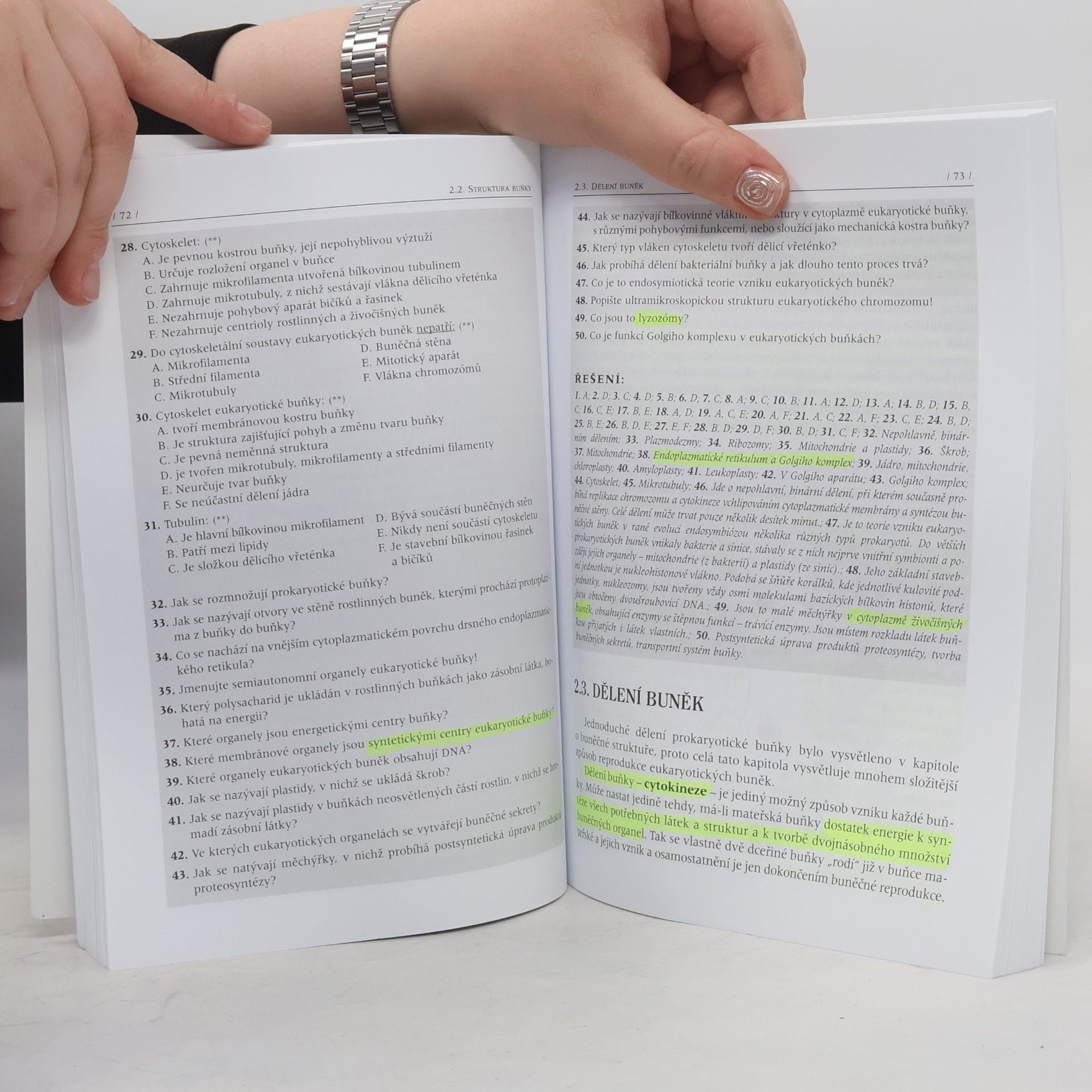 Vlastimila Chalupová Karlovská Obecná biologie : evoluce, biologie buňky, genetika s 558 řešenými testovými otázkami : středoškolská učebnice