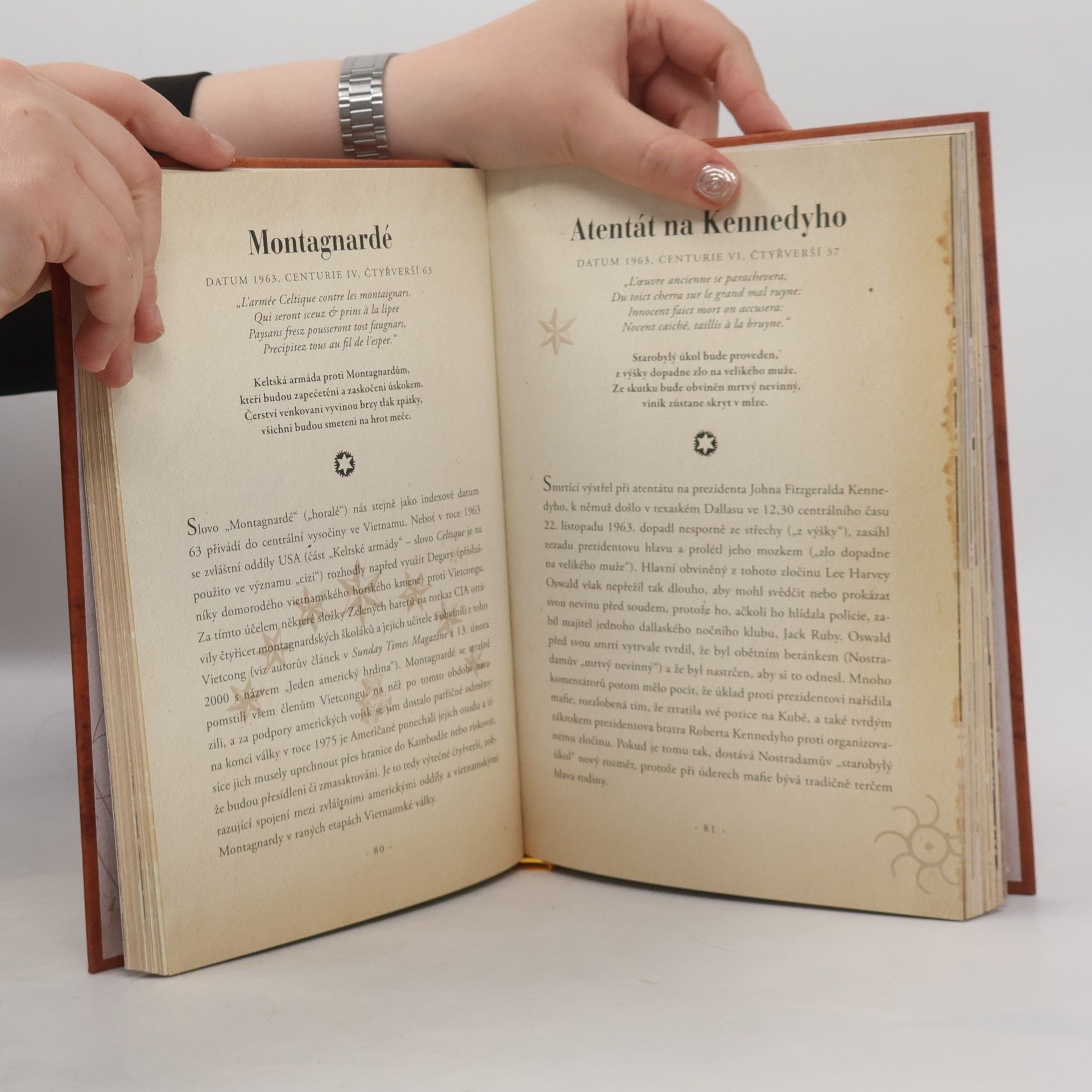 Mario Reading Nostradamus 100 proroctví: ilustrované vydání