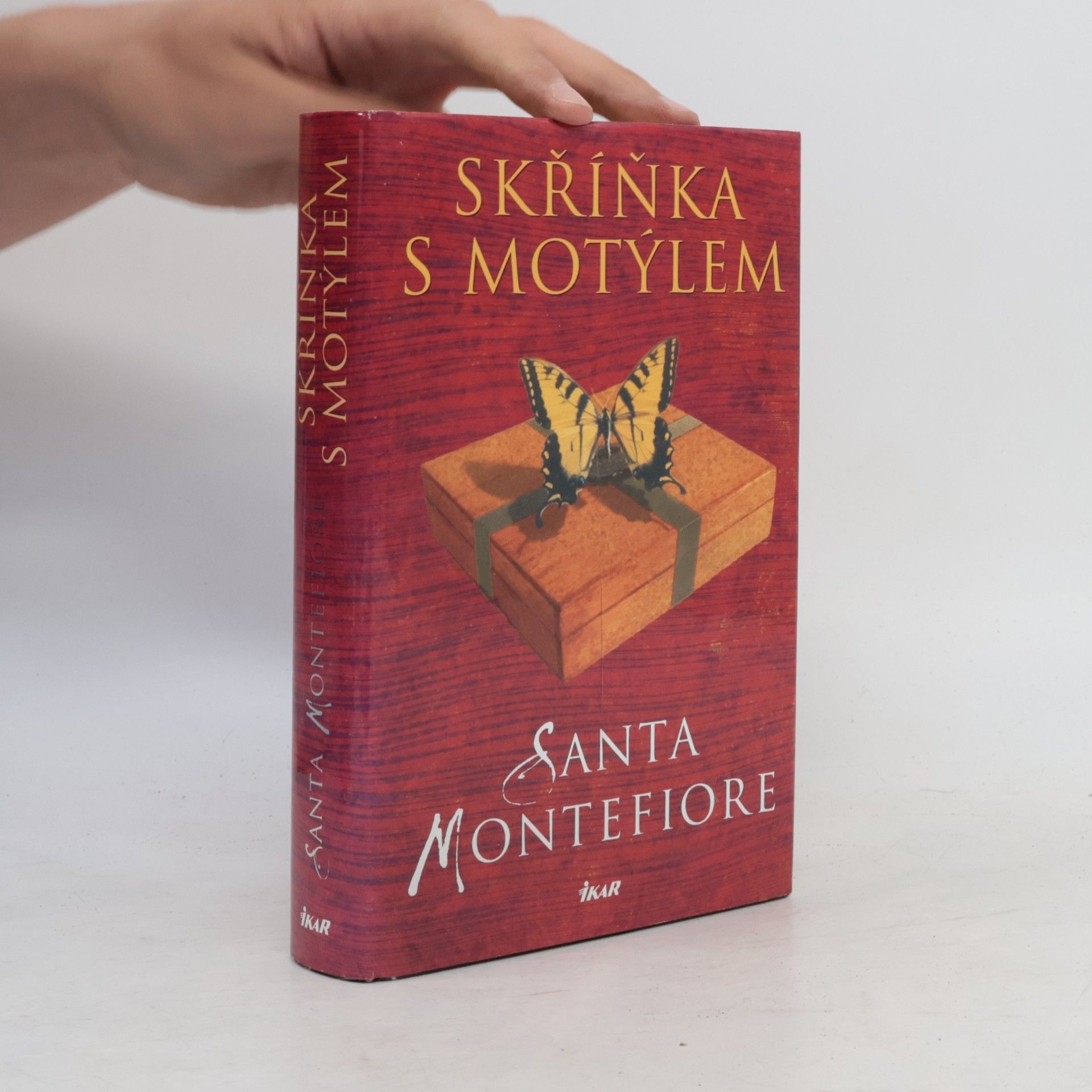 Santa Montefiore Skříňka s motýlem