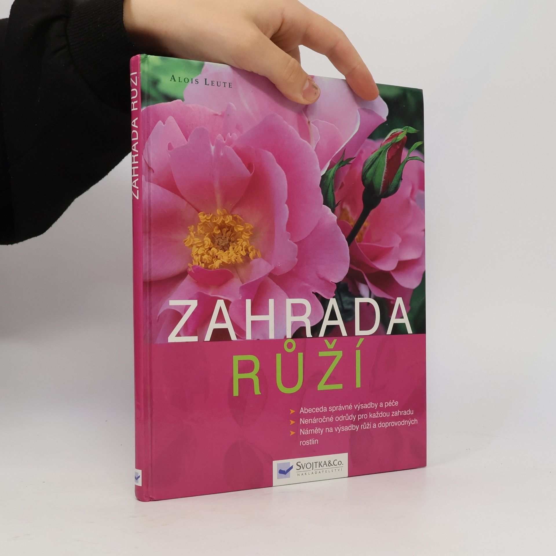 AA.VV. Zahrada růží