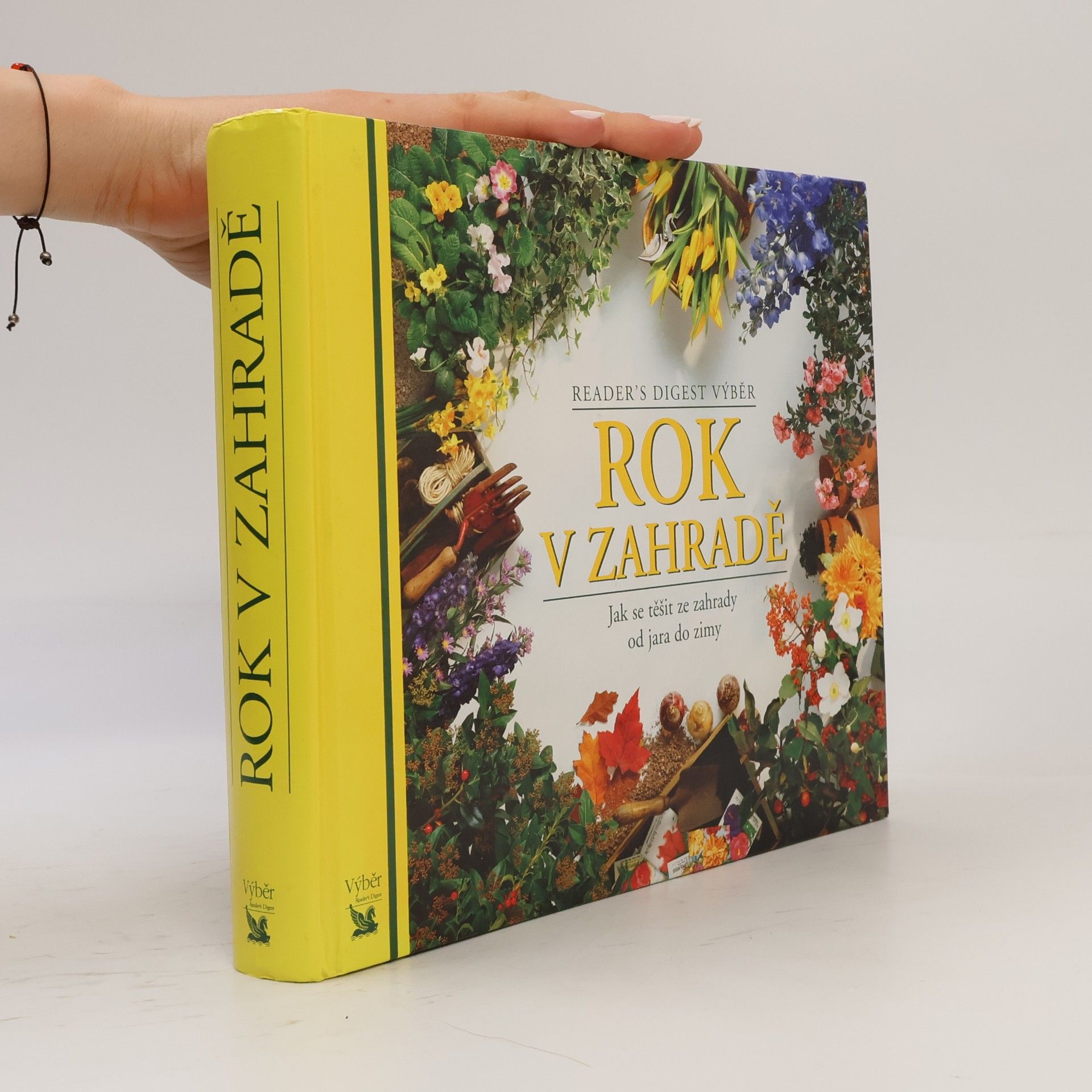 Various authors Rok v zahradě. Jak se těšit ze zahrady od jara do zimy