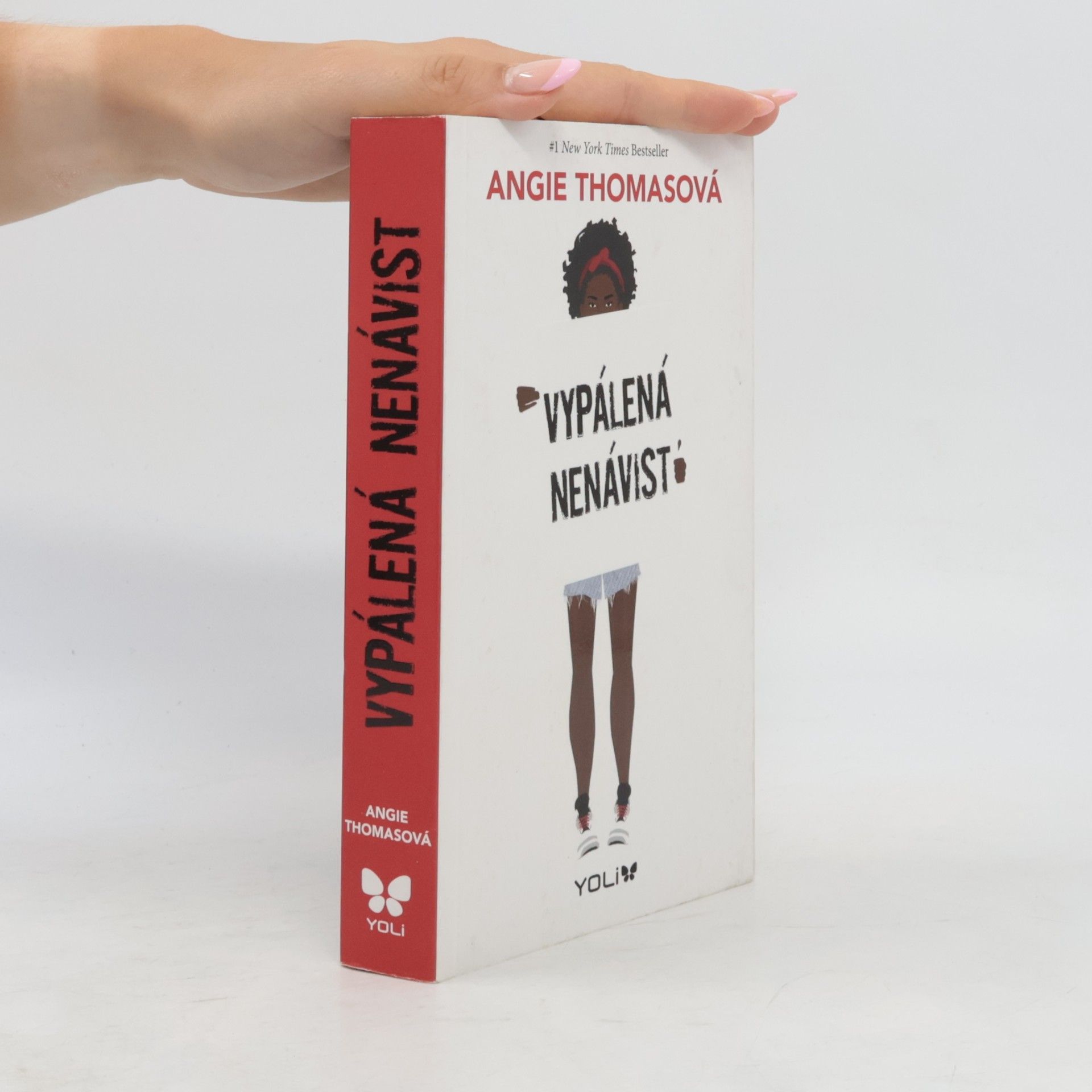 Angie Thomas Vypálená nenávist