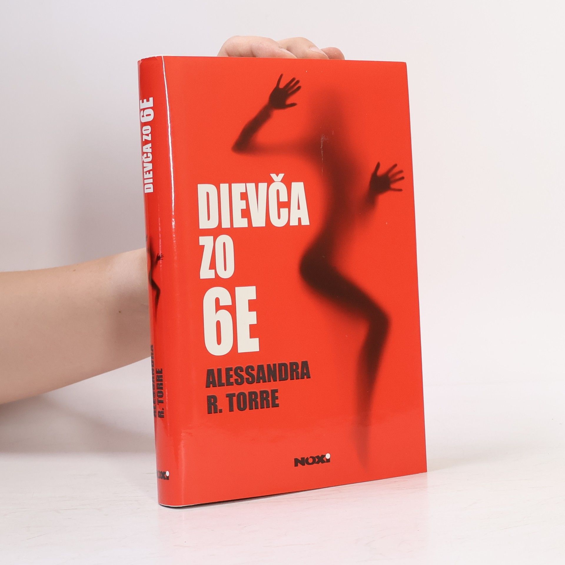Alessandra Torre Dievča zo 6E