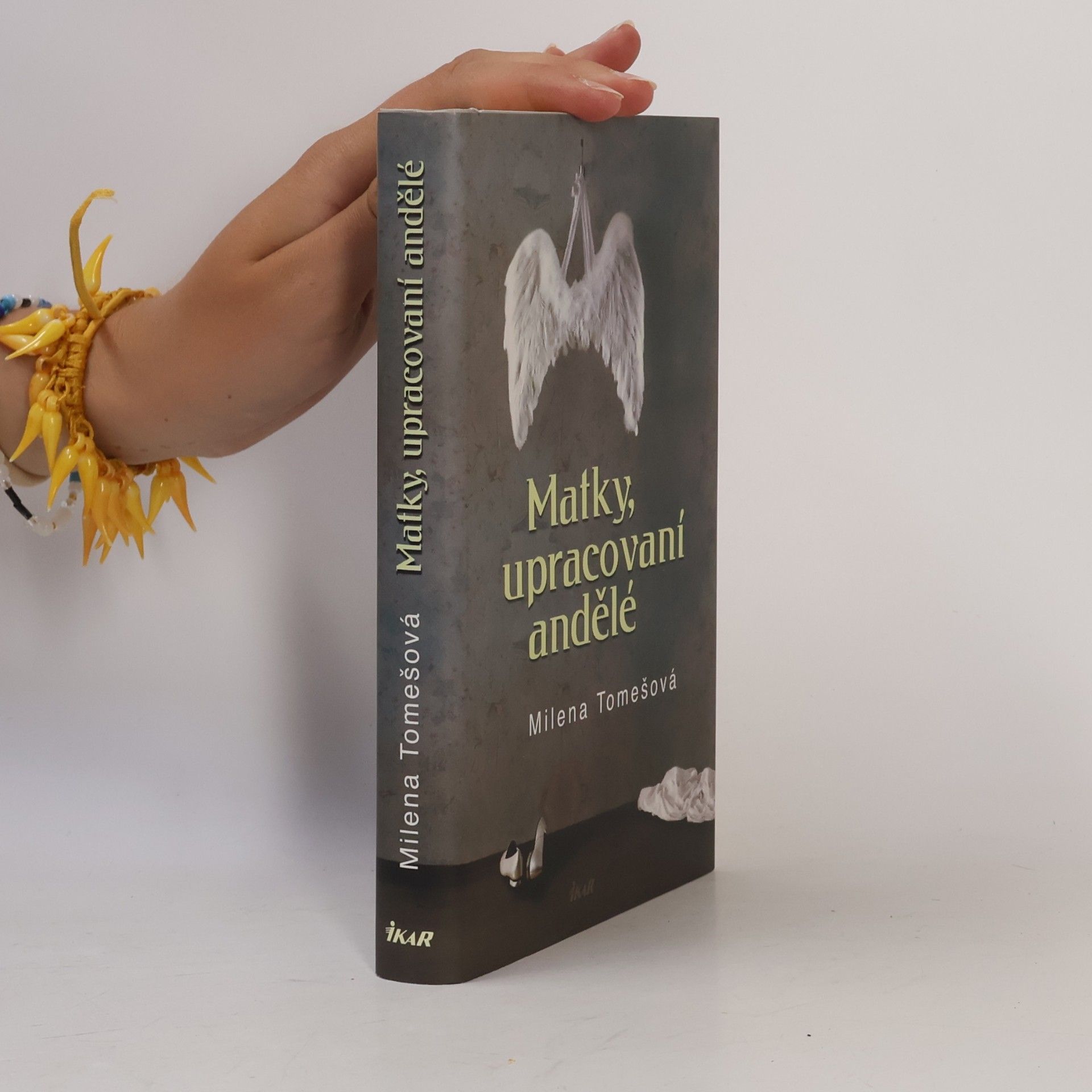 Tomešová Milena Matky, upracovaní andělé
