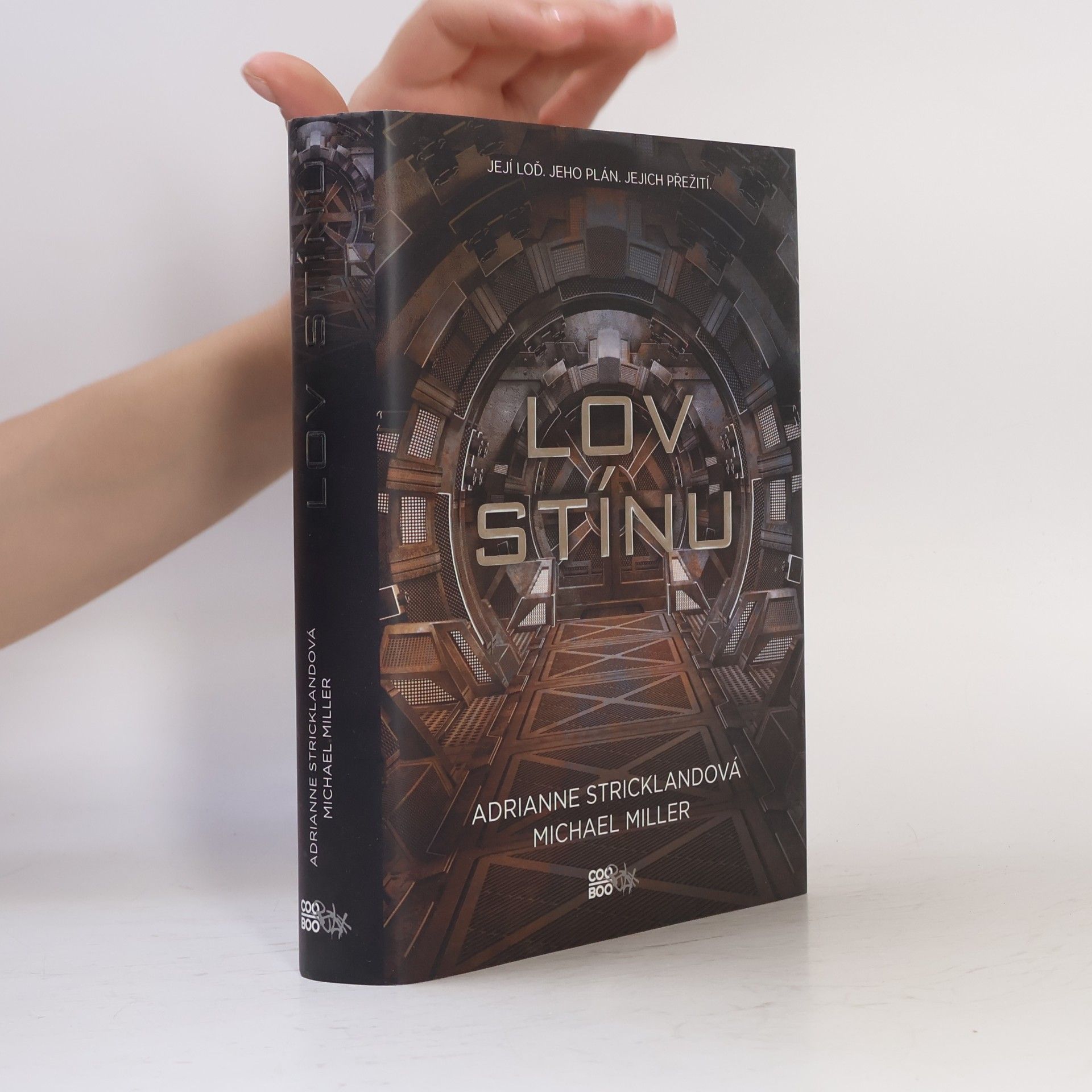 AdriAnne Strickland Lov stínu