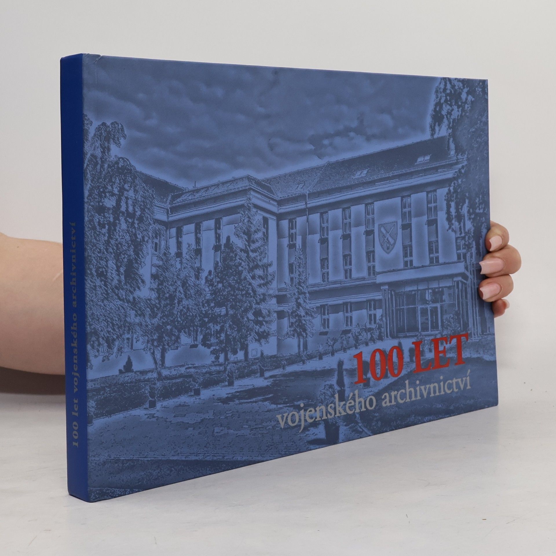 100 let vojenského archivnictví