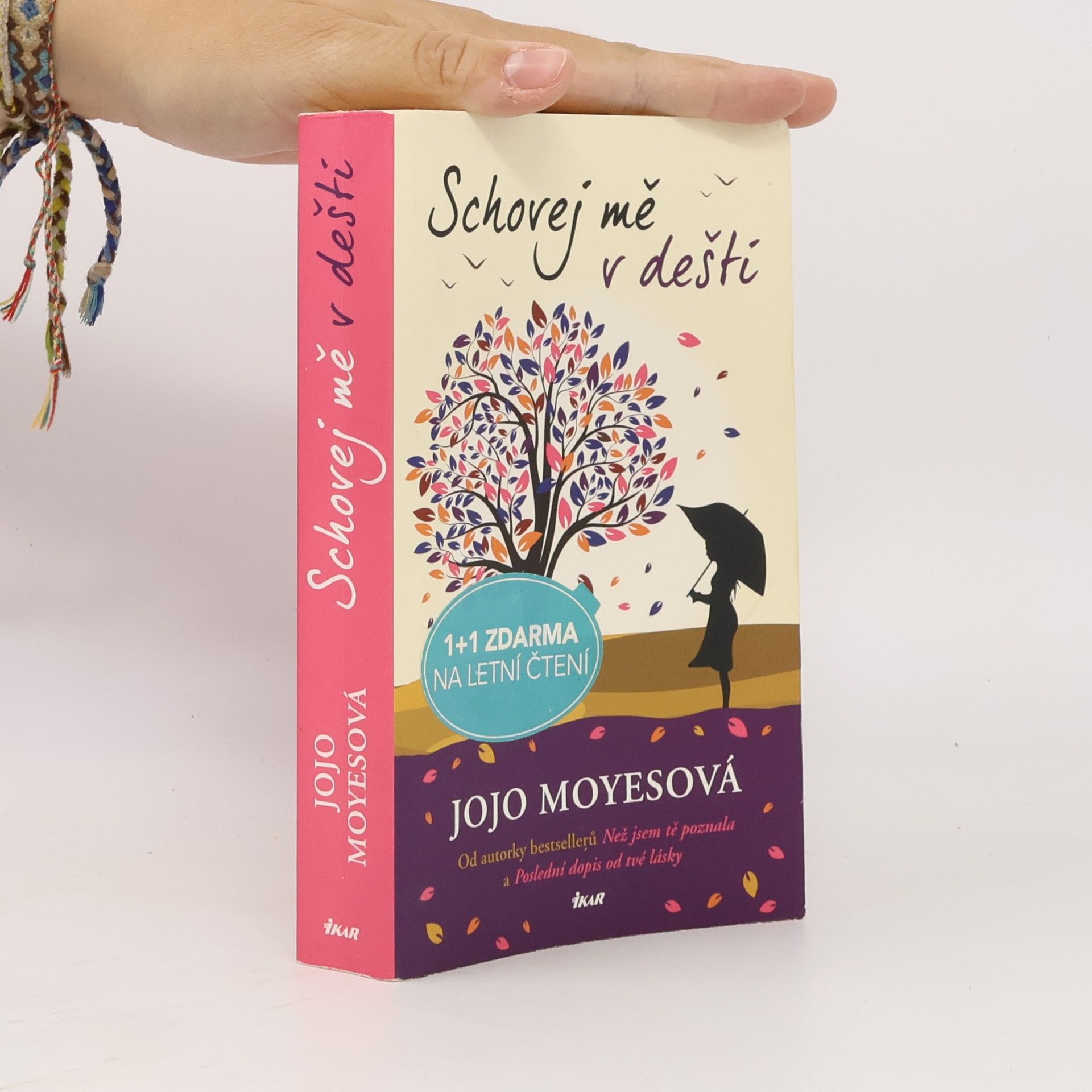 Jojo Moyes Schovej mě v dešti