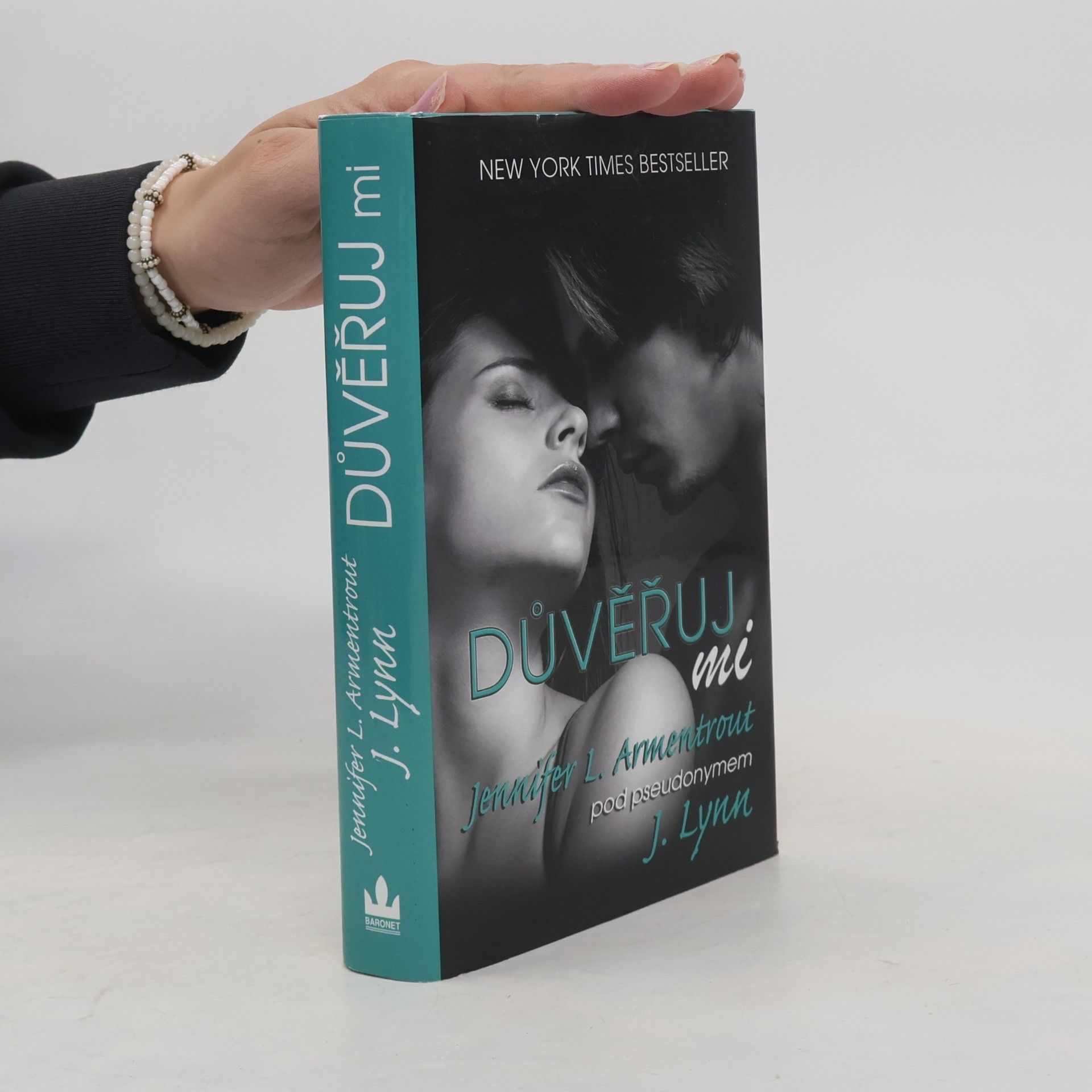 Jennifer L. Armentrout Důvěřuj mi