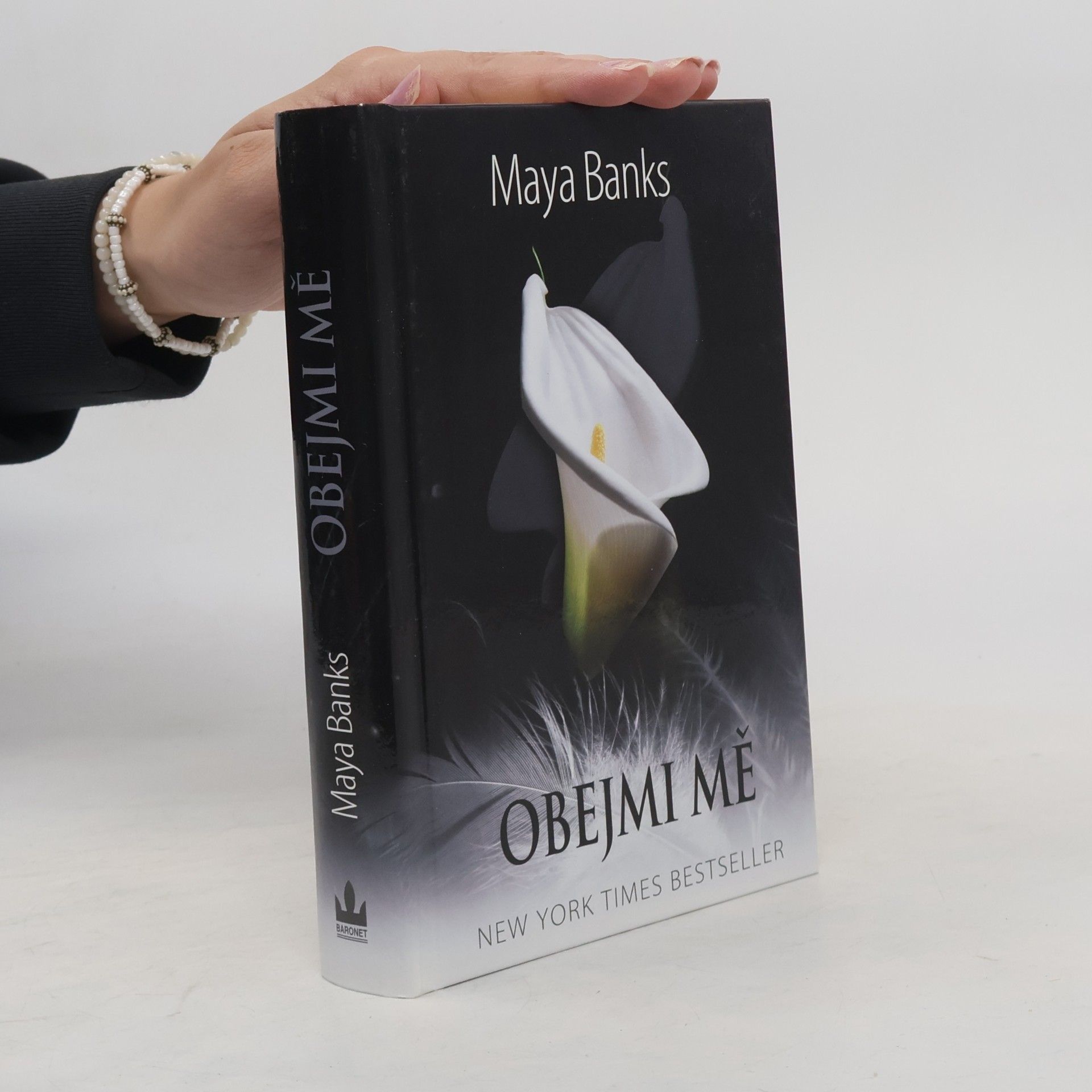 Maya Banks Obejmi mě : třetí část série V žáru bezpečí
