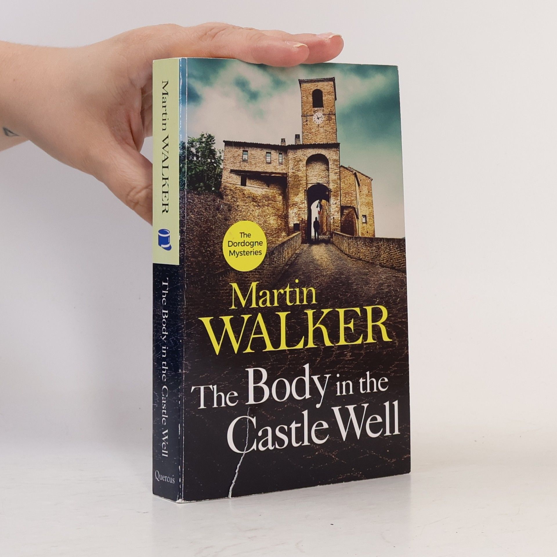 Martin Walker The Body in the Castle Well