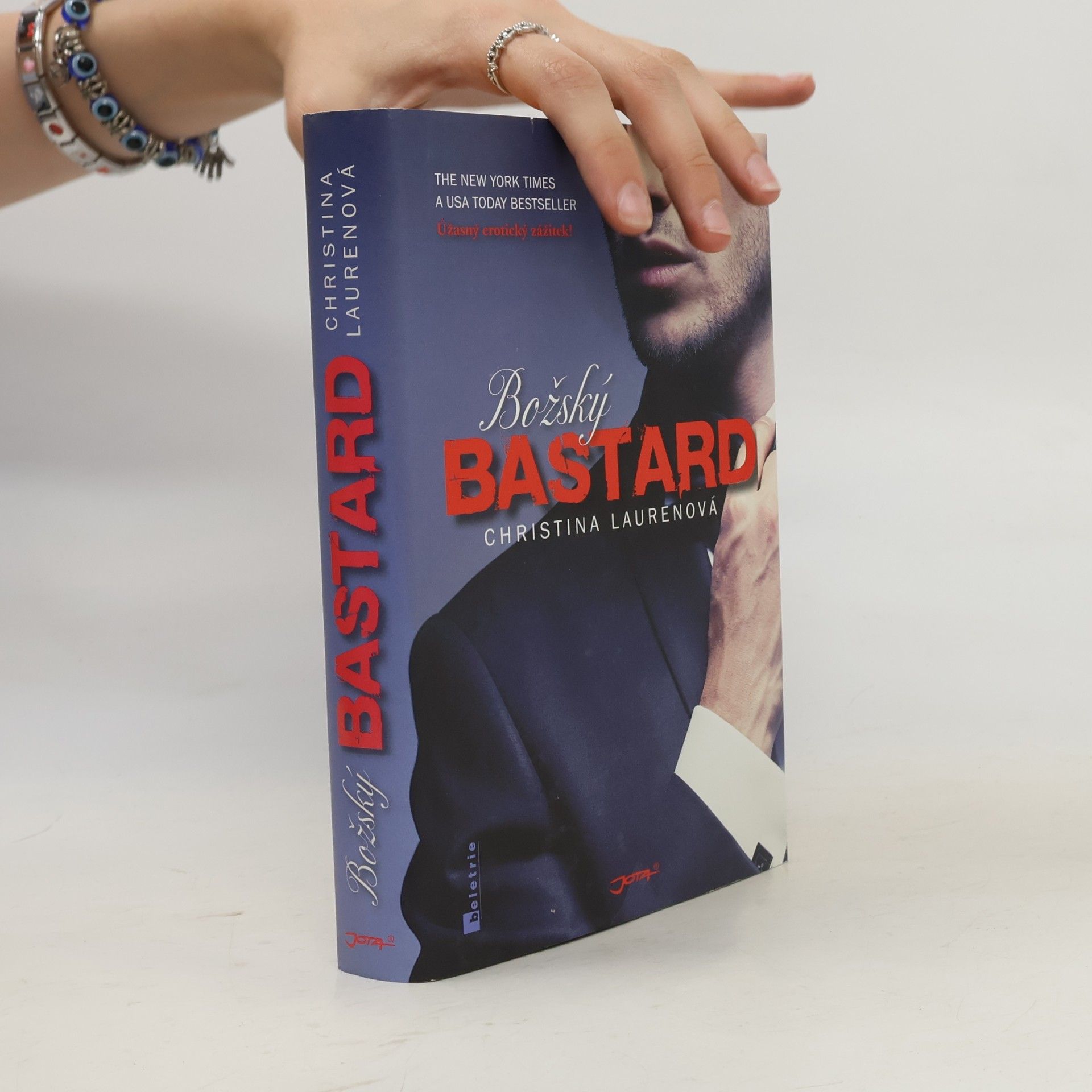 Christina Lauren Božský bastard