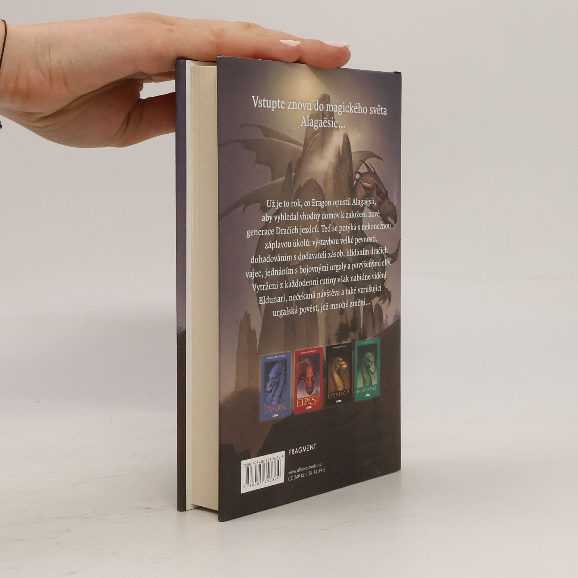 Christopher Paolini Poutník, čarodějnice a červ - Příběhy z Alagaësie I.