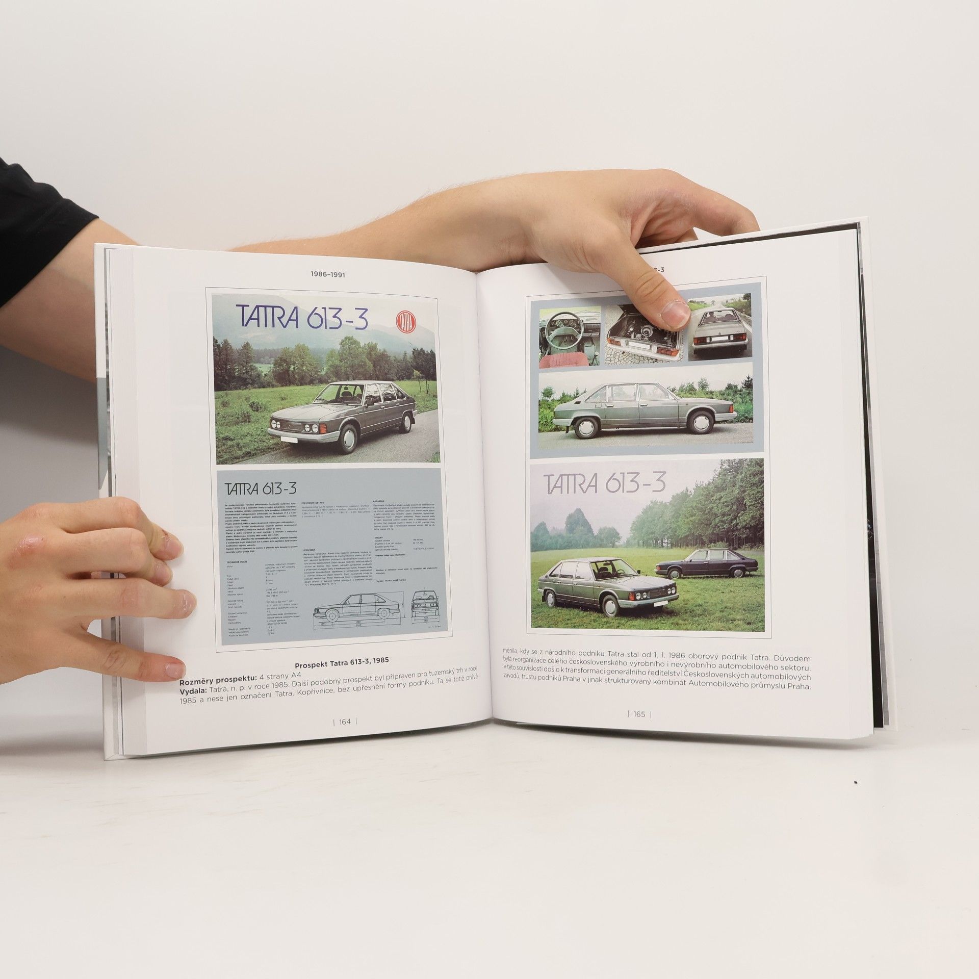 Martin Kupec Tatra: osobní automobily na plakátech a v prospektech (1945-1999)
