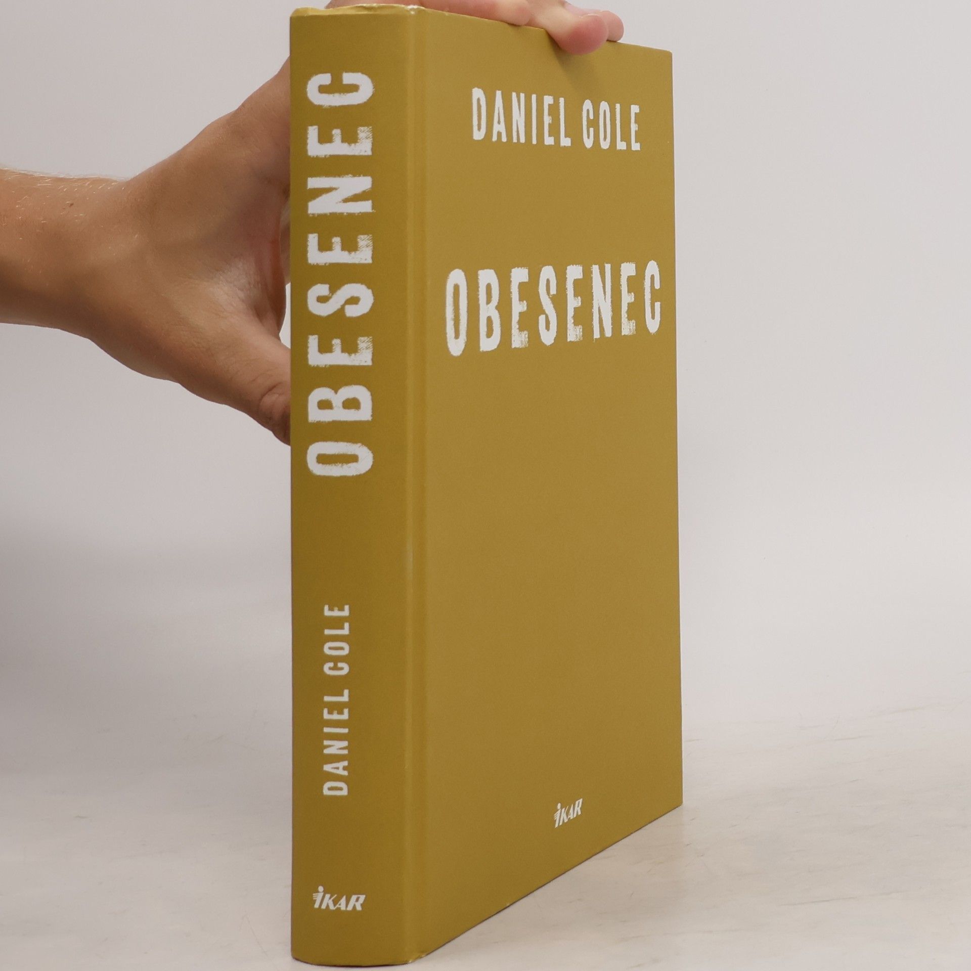 Daniel Cole Obesenec