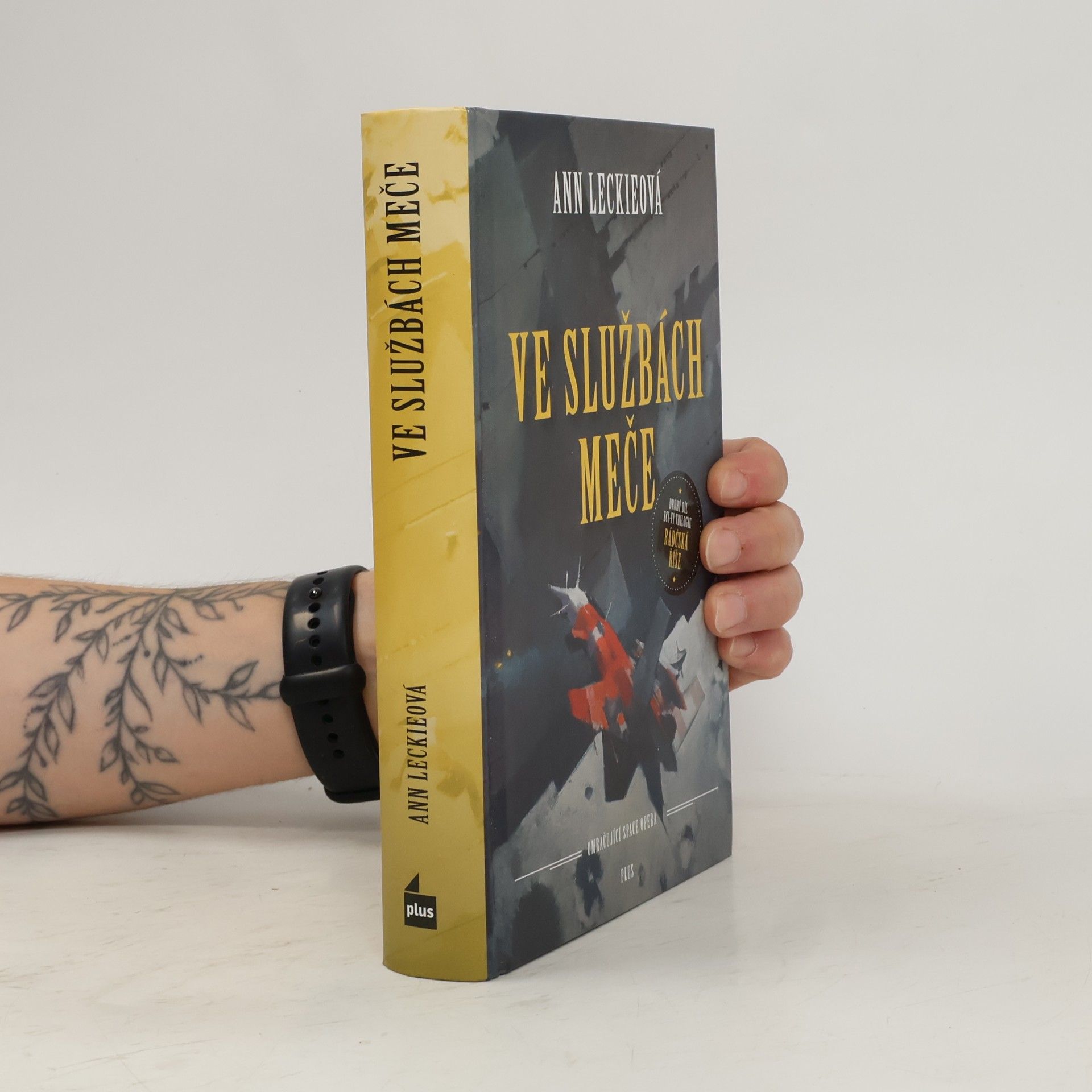 Ann Leckie Ve službách meče