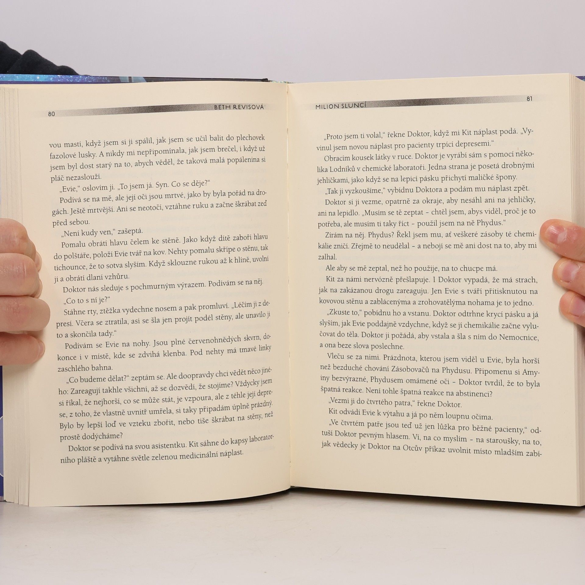 Beth Revis Milion sluncí. 2. díl