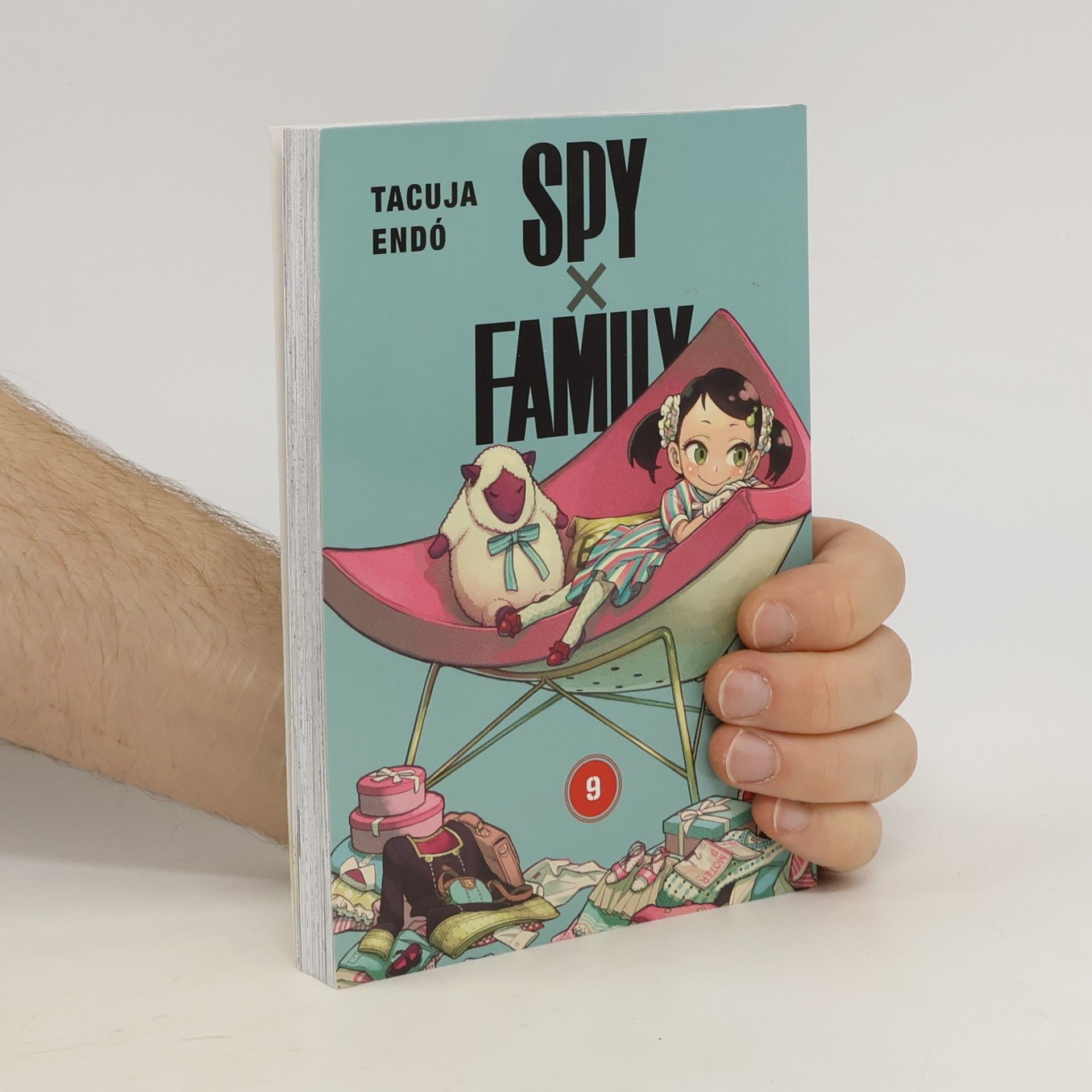 Tacuja Endó Spy x Family. 9