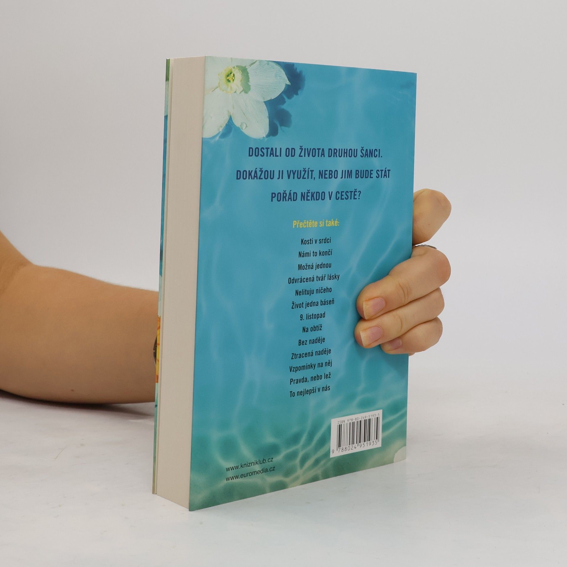 Colleen Hoover Námi to začíná