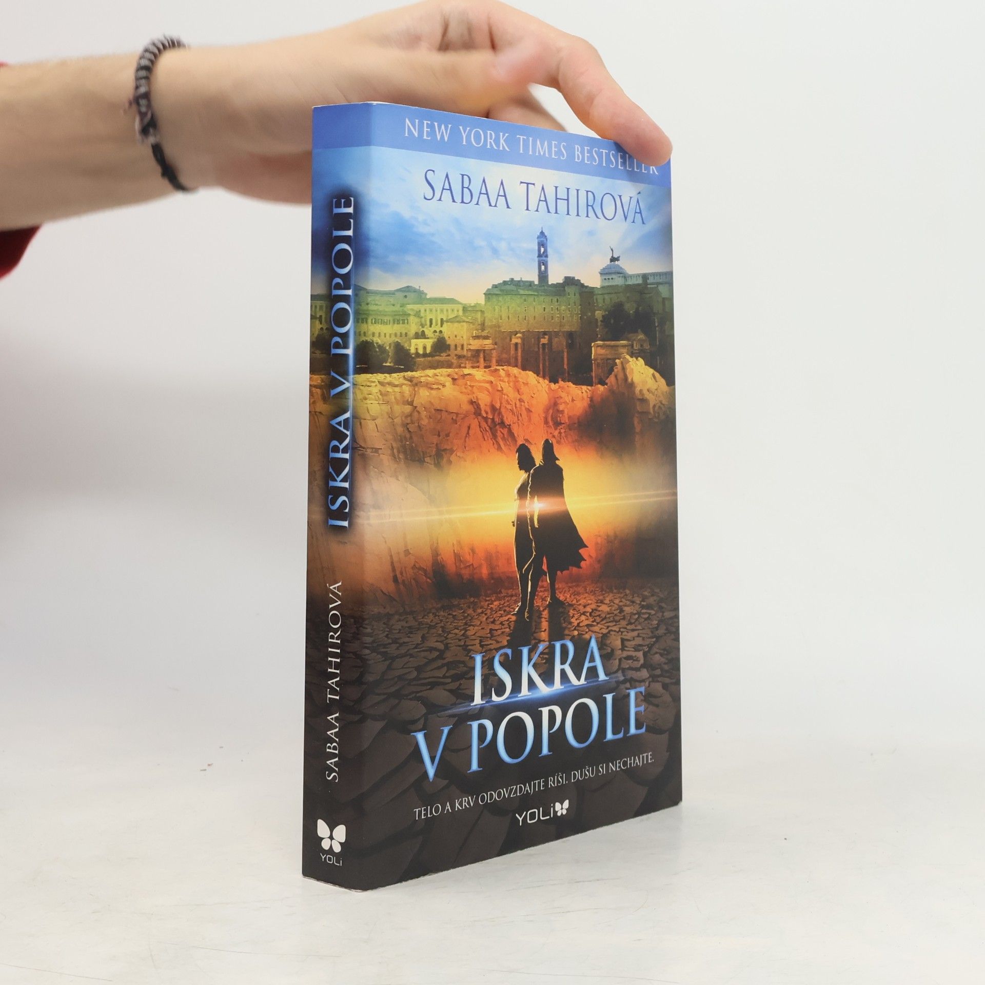 Sabaa Tahir Iskra v popole