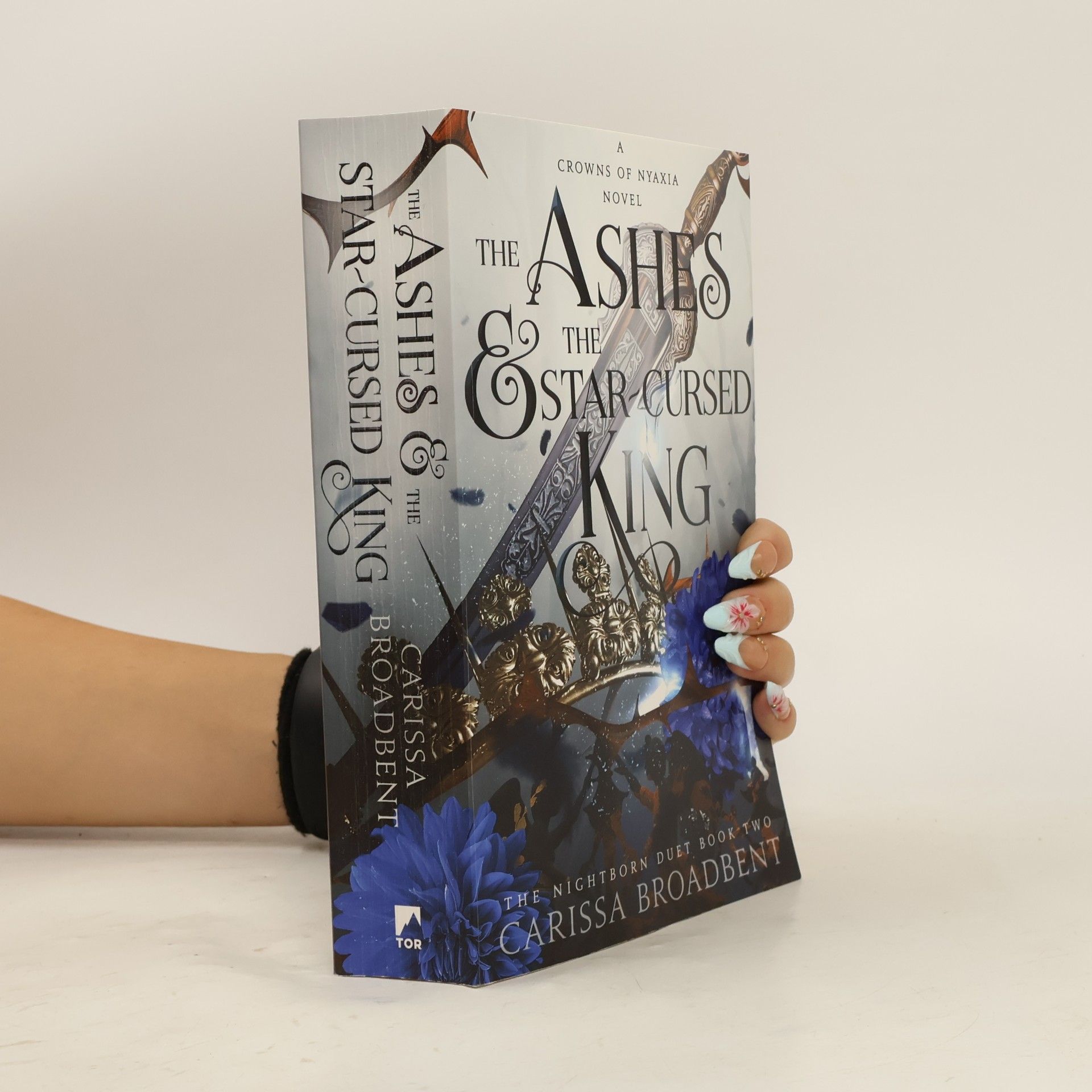 Carissa Broadbent Crowns of Nyaxia 2. The Ashes and the Star-Cursed King