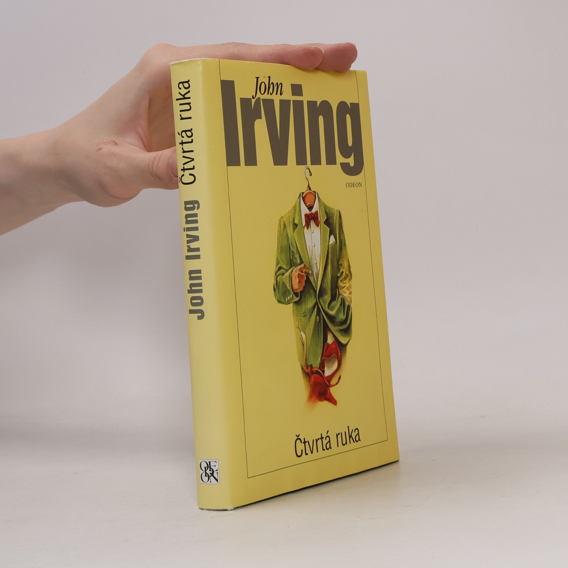John Irving Čtvrtá ruka