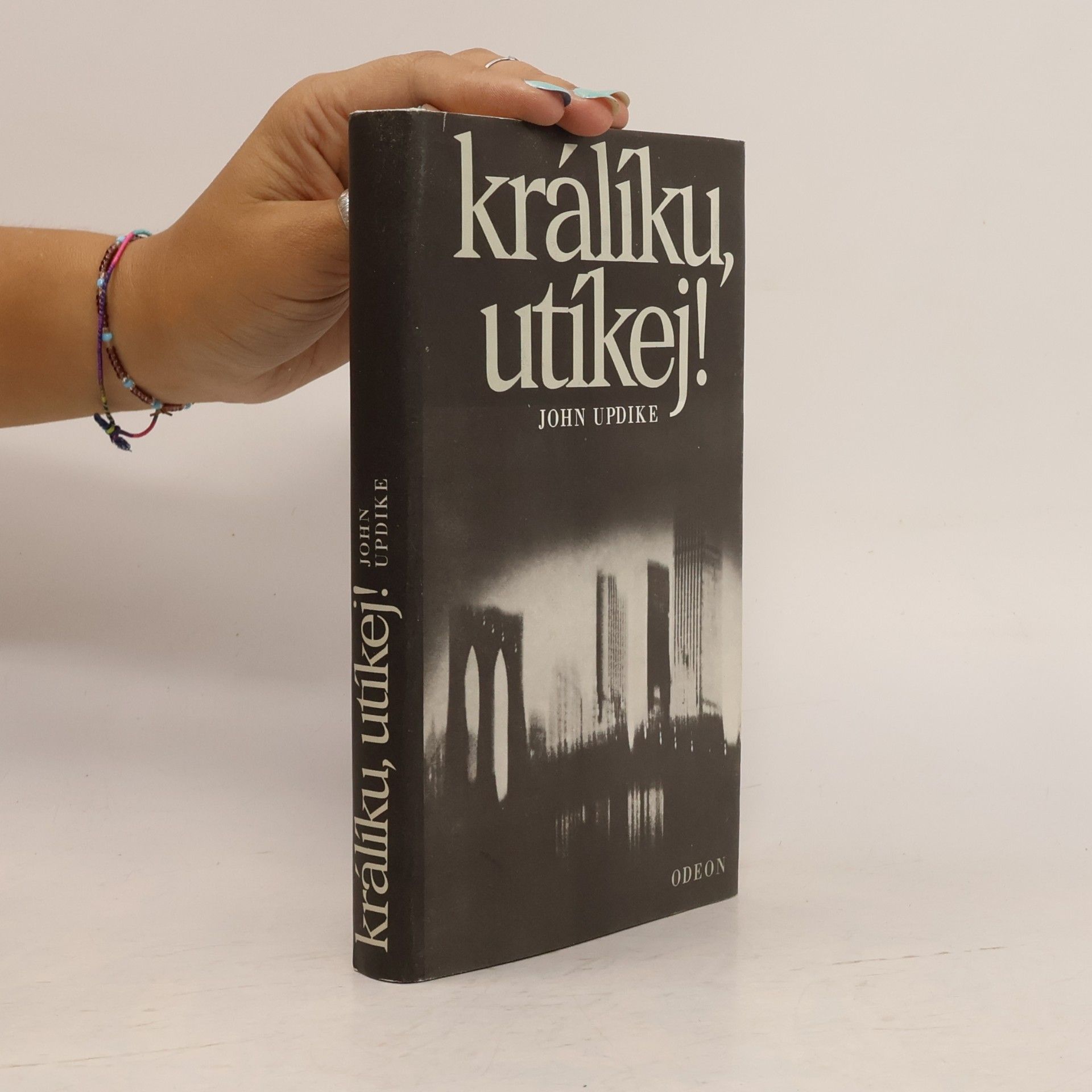 John Updike Králíku, utíkej!