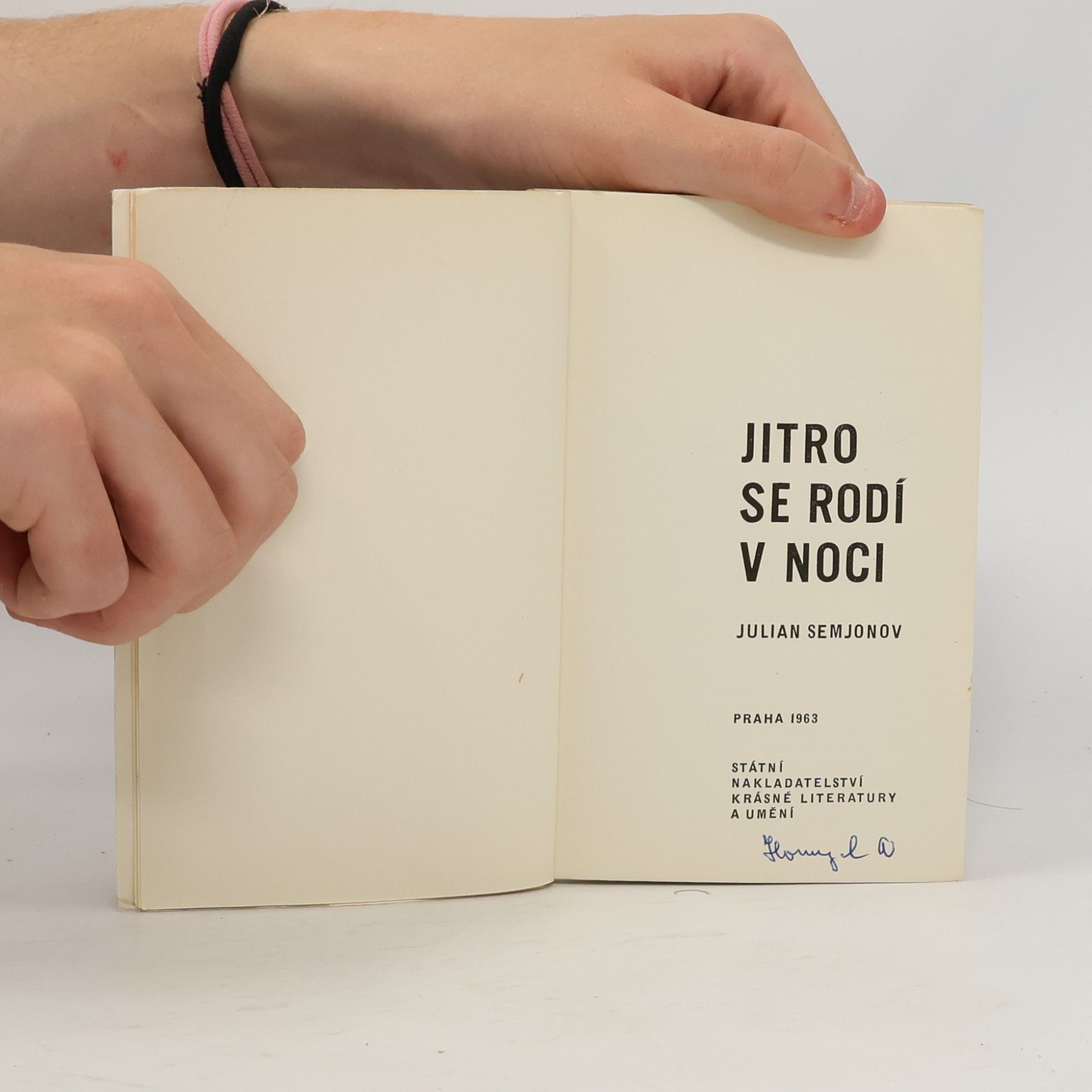 Yulian Semyonov Jitro se rodí v noci