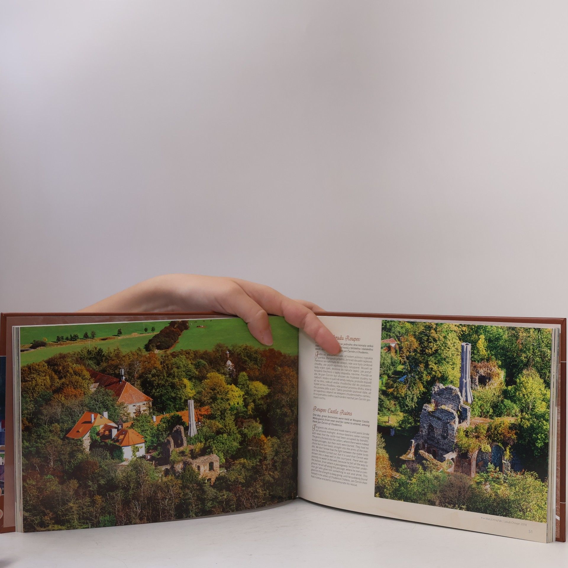 Autorenkollektiv České hrady a zámky z nebe. 1. díl, Západní Čechy = Czech castles and châteaux from heaven. Part 1, West Bohemia