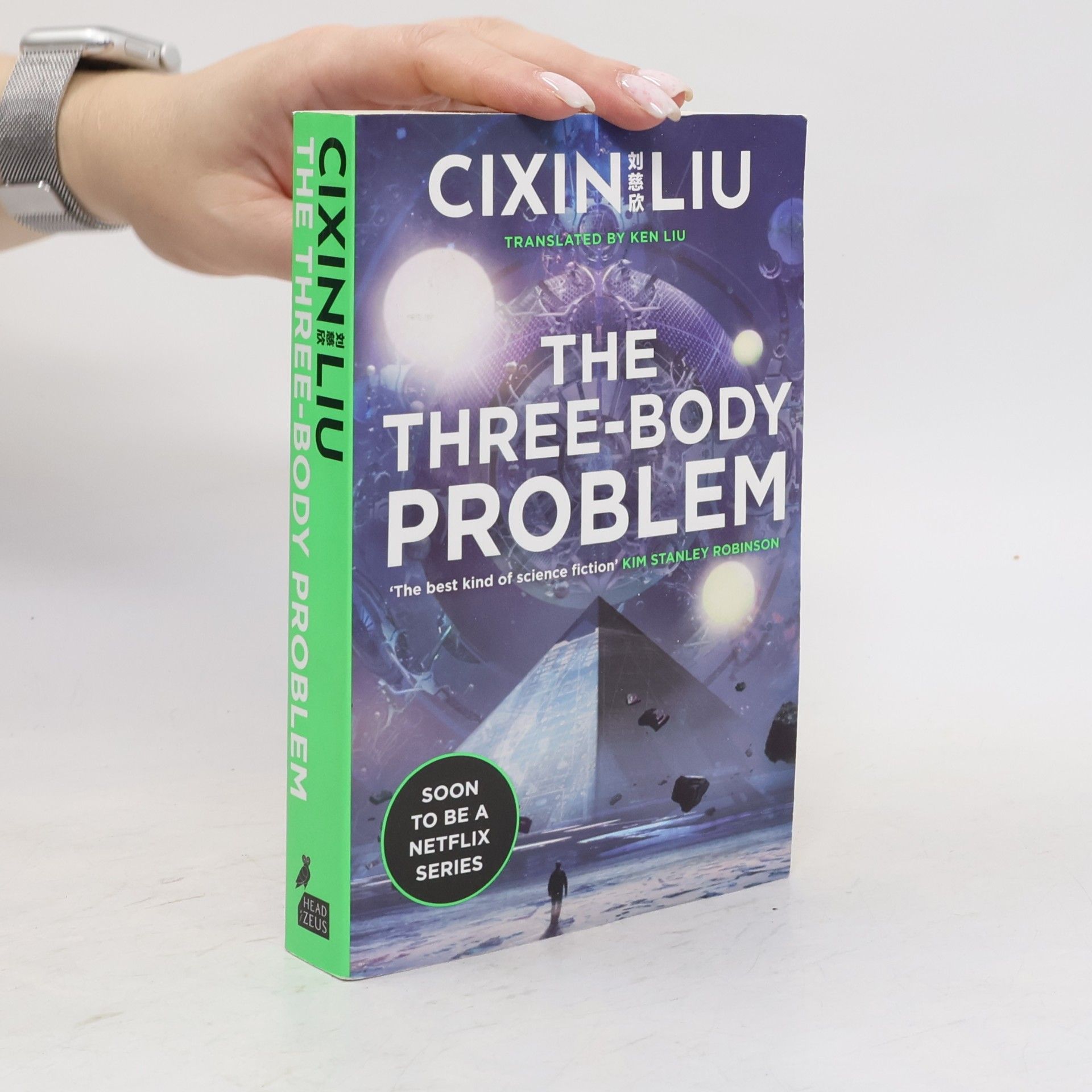 Liou Cch’-sin The three-body problem