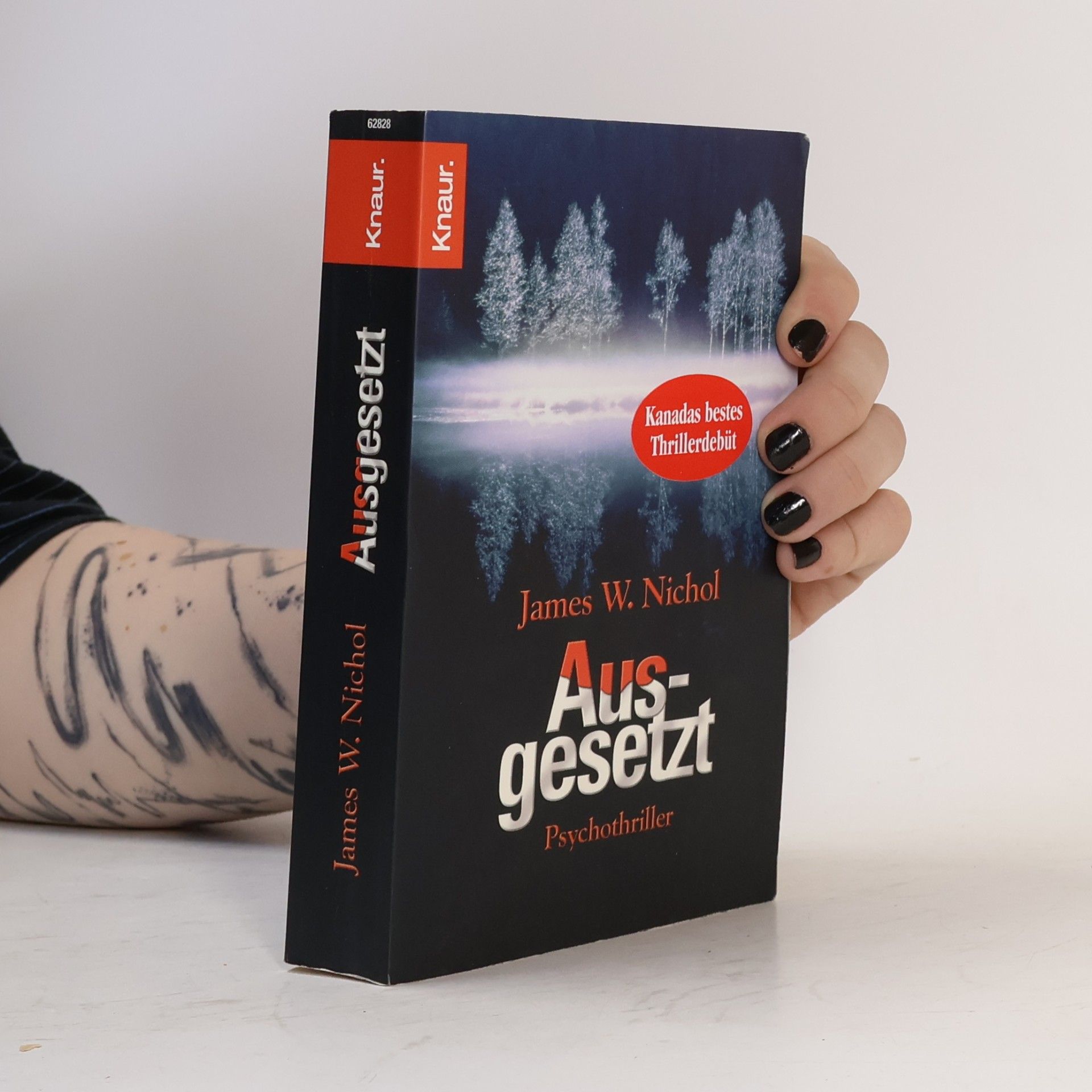 James W. Nichol Ausgesetzt