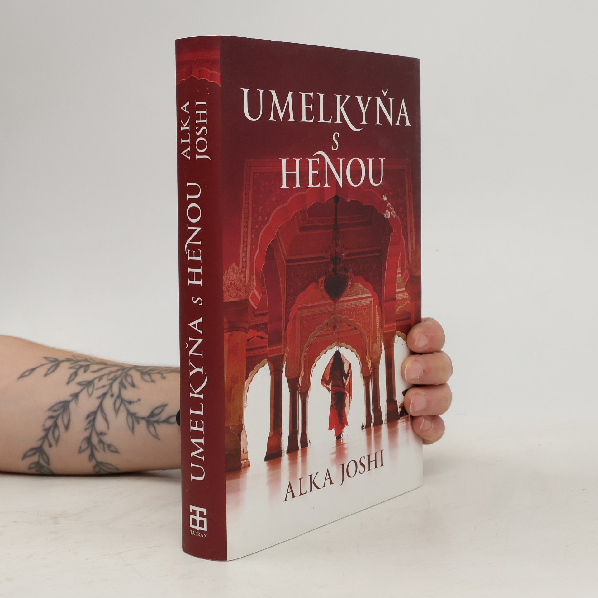 Alka Joshi Umelkyňa s henou