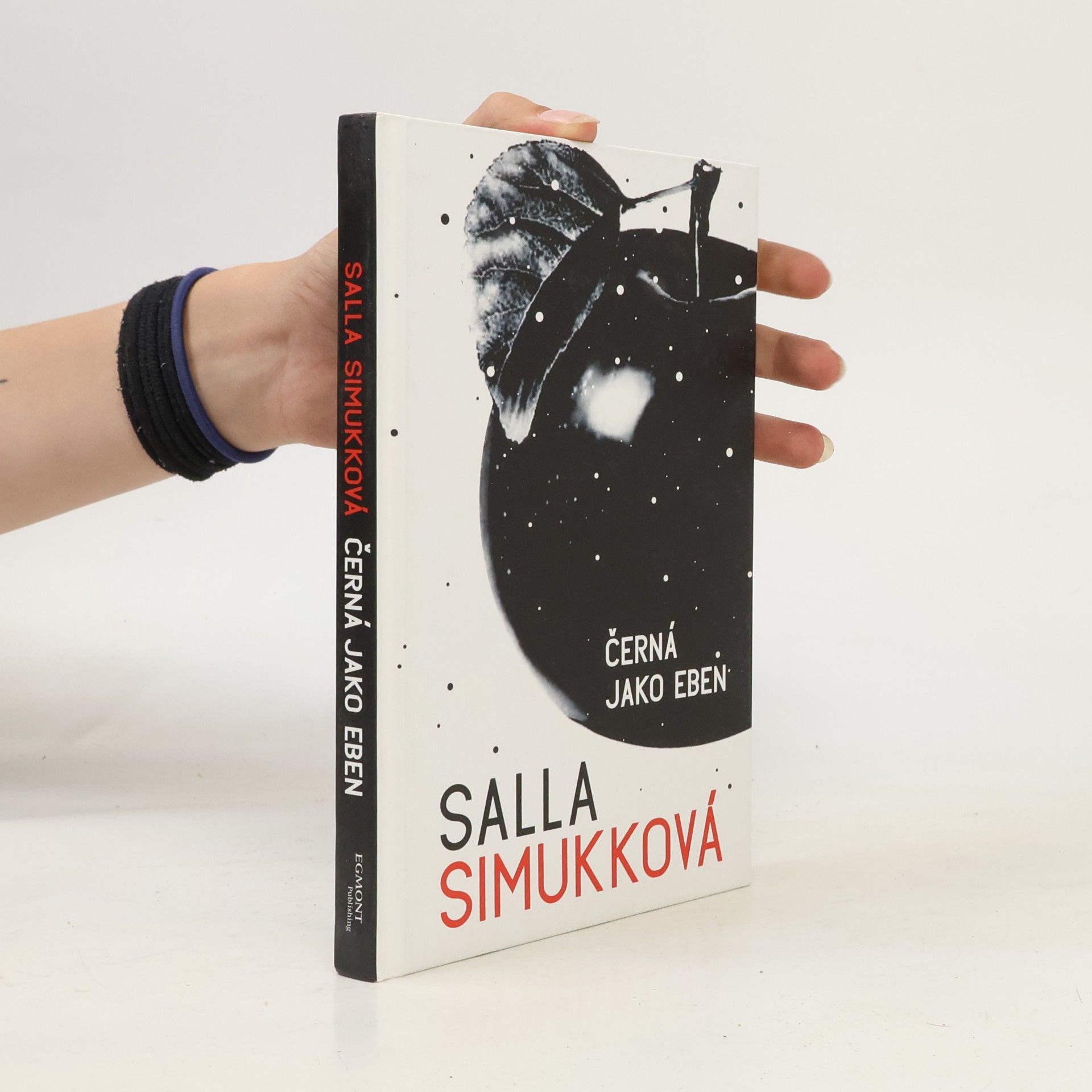 Salla Simukka Černá jako eben