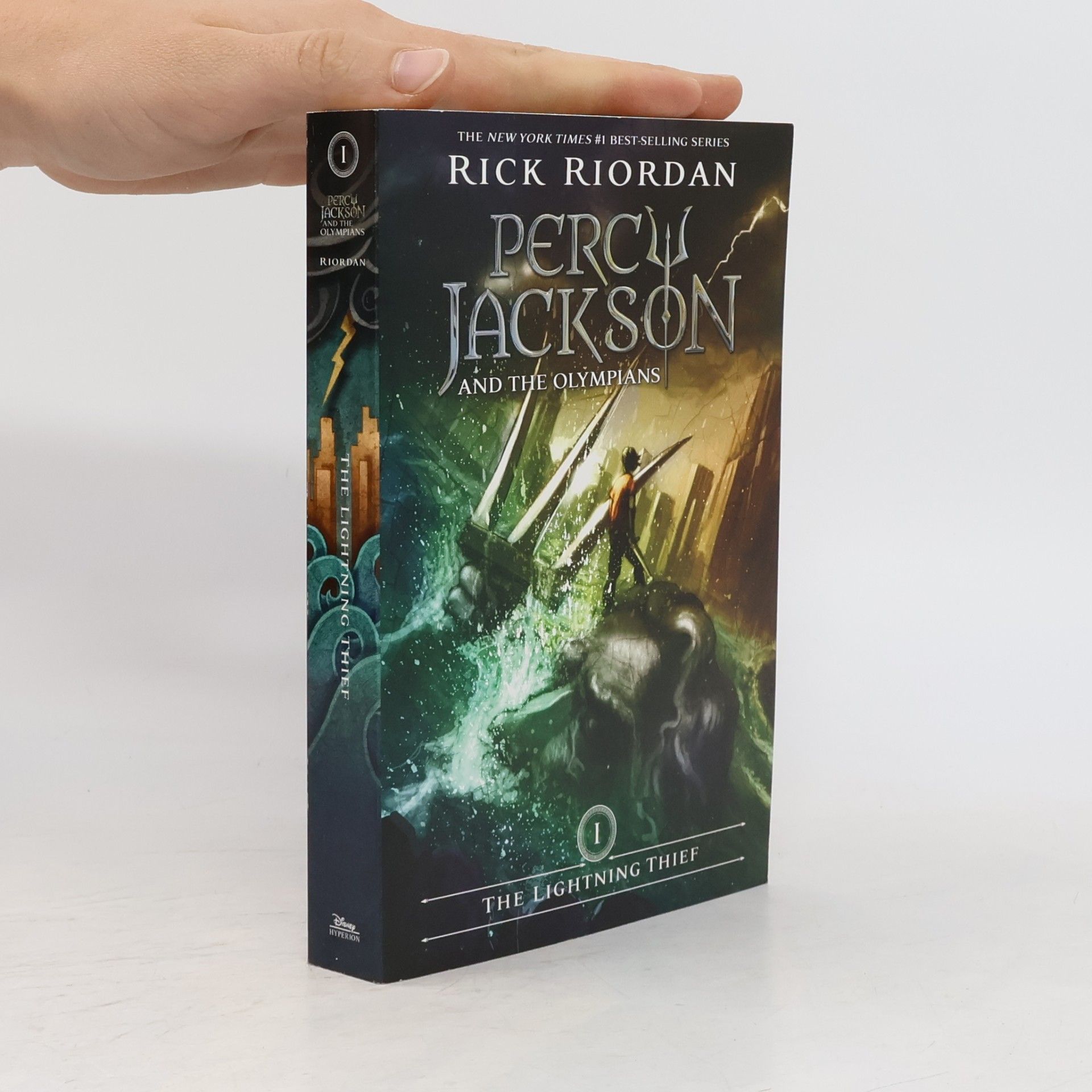 Rick Riordan The Lightning Thief Book 1. Percy Jackson and the Olympians