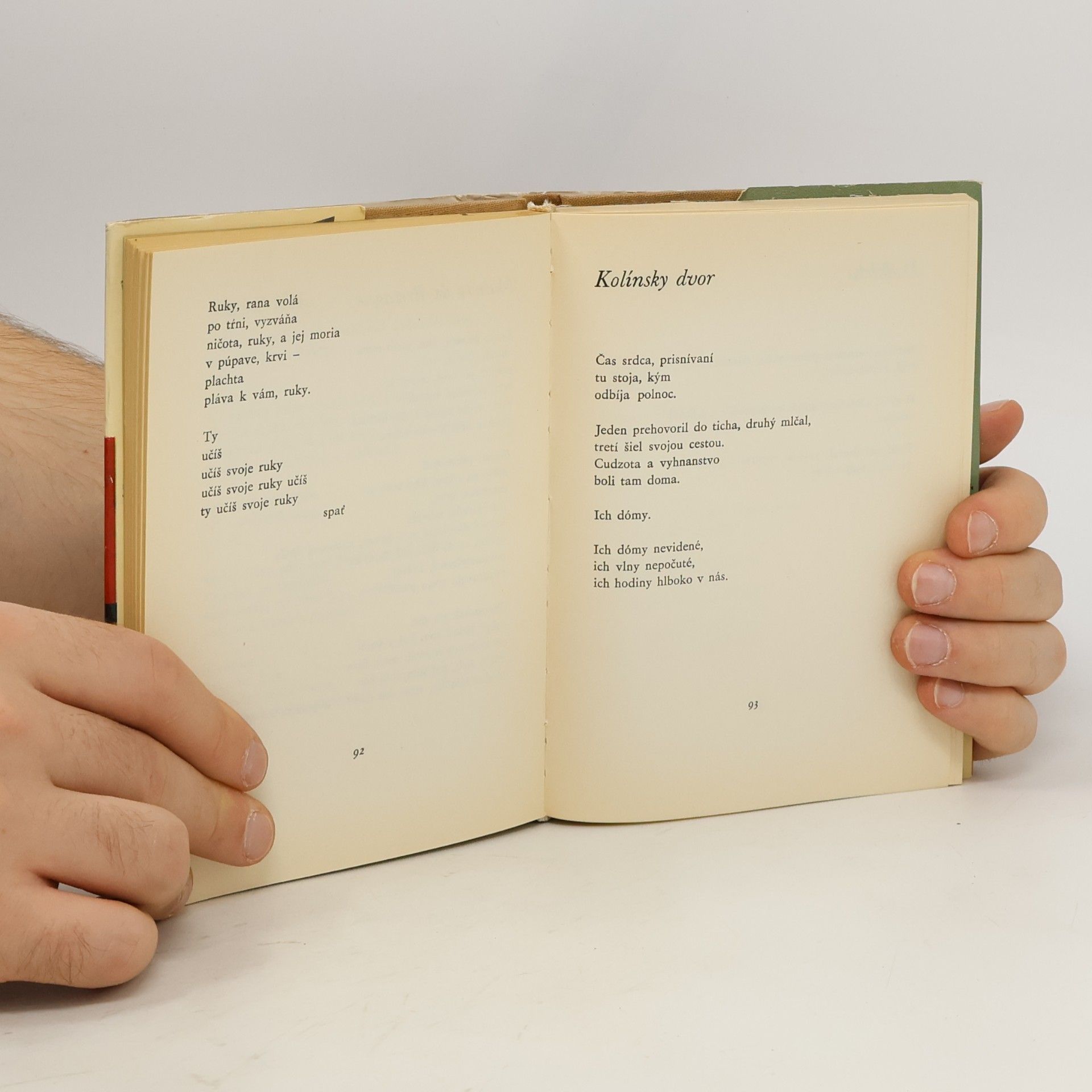 Paul Celan Piesok z urien