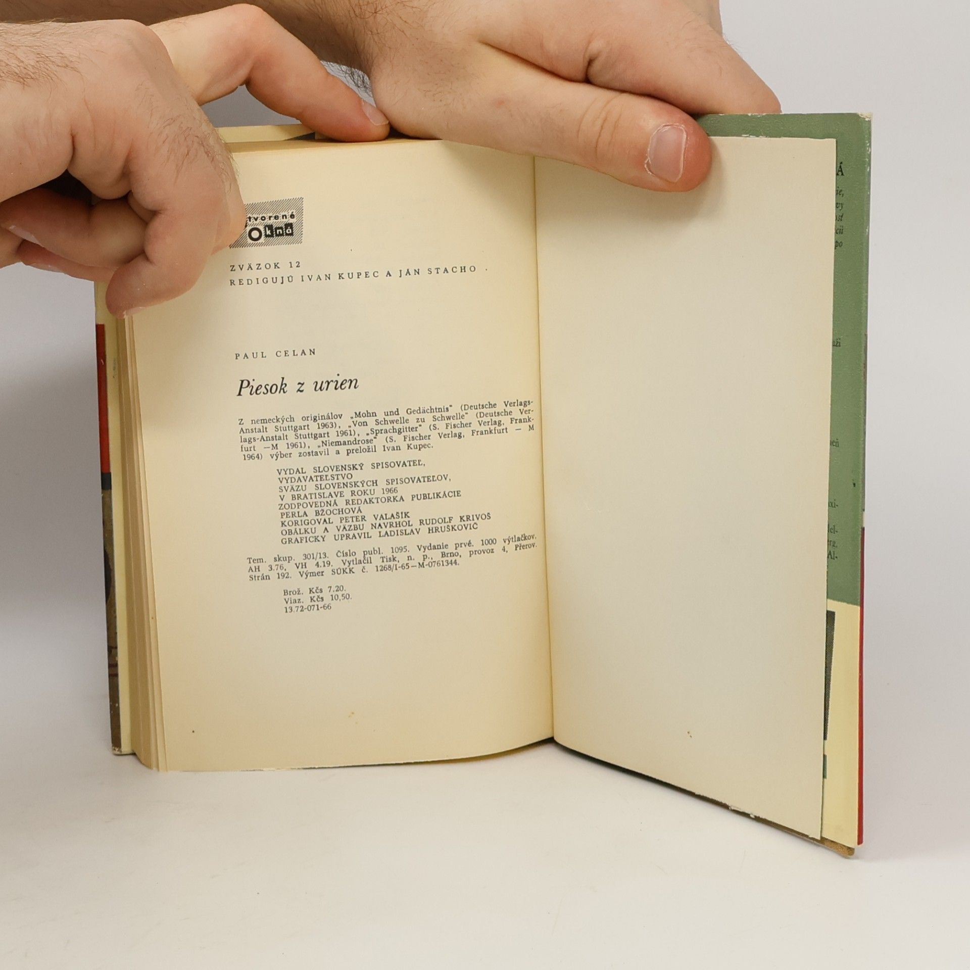 Paul Celan Piesok z urien