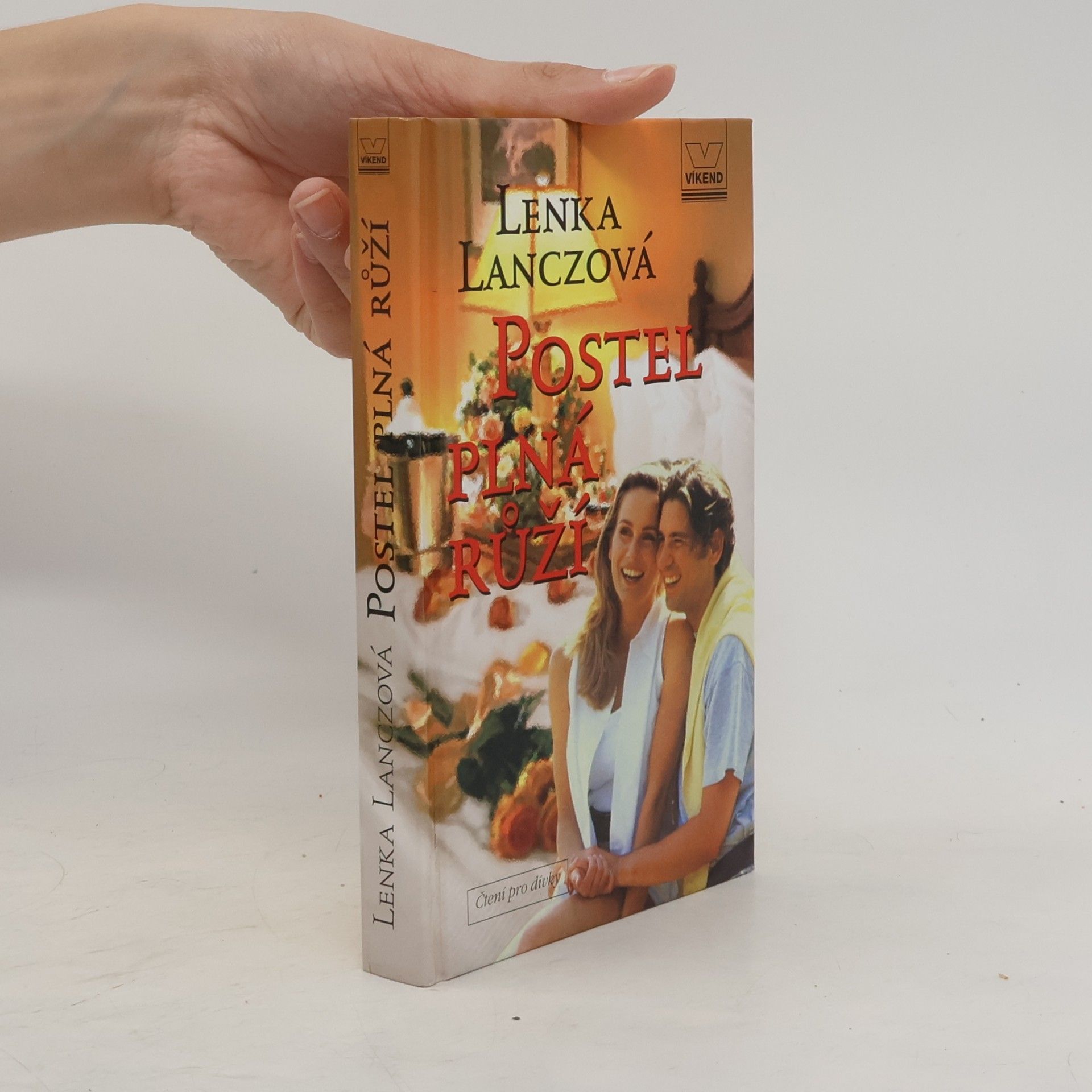 Lenka Lanczová Postel plná růží