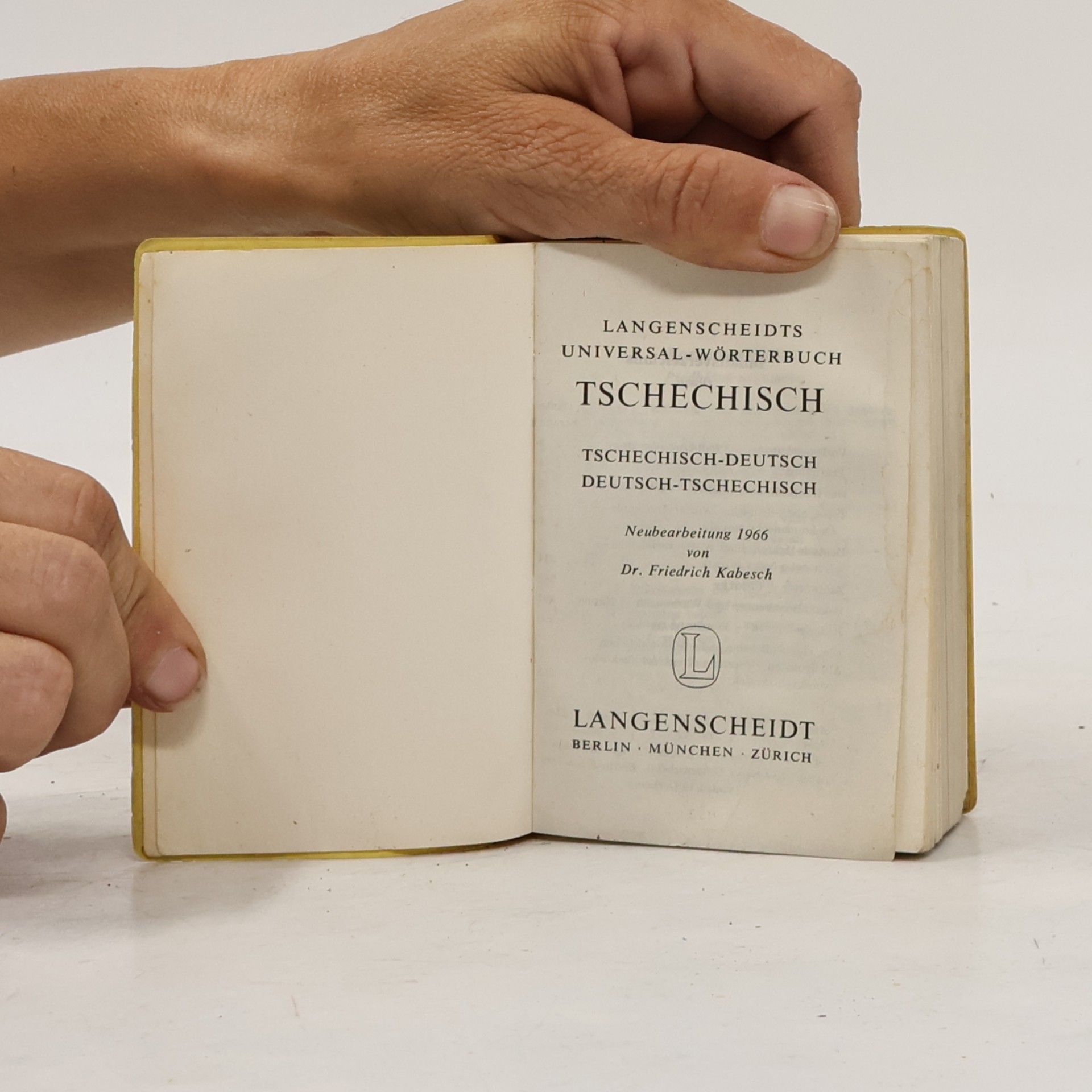 Friedrich Kabesch Langenscheidts Universal-Wörterbuch Tschechisch. Tschechisch-Deutsch / Deutsch-Tschechisch