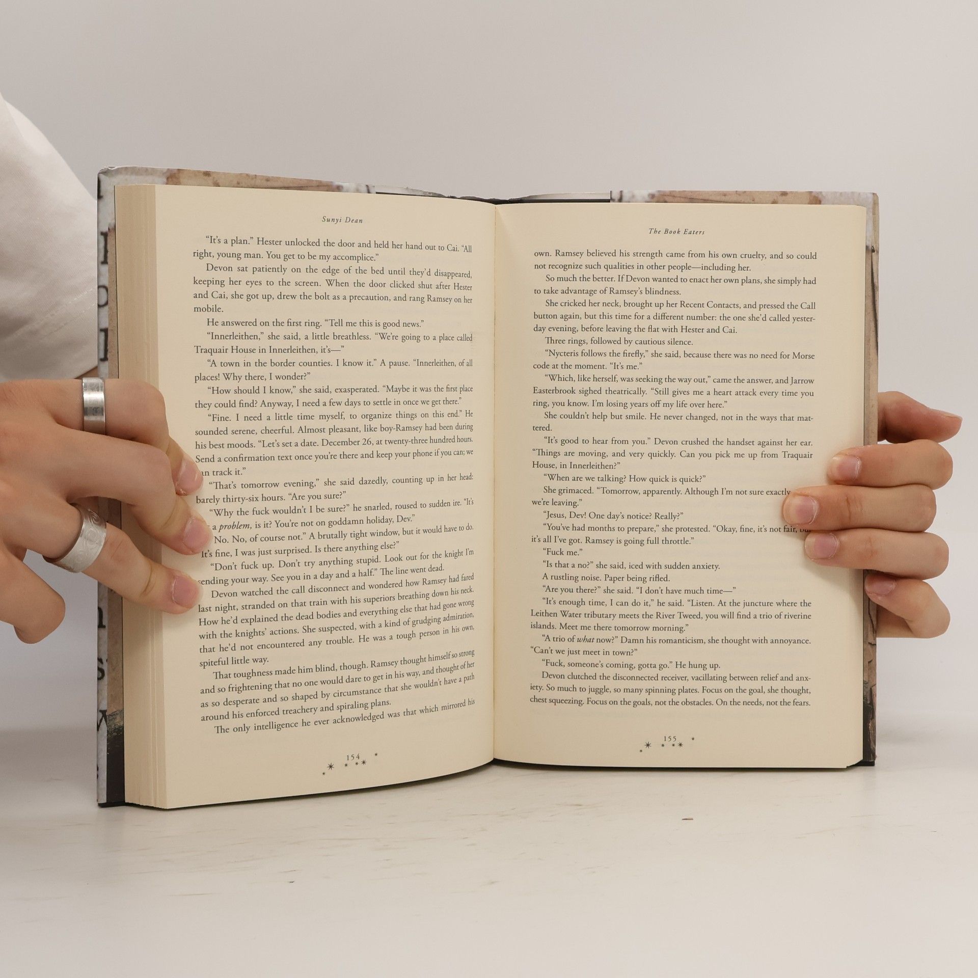 Sunyi Dean The Book Eaters